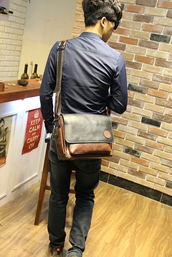 กระเป๋าสะพายข้างผู้ชาย รหัส A003