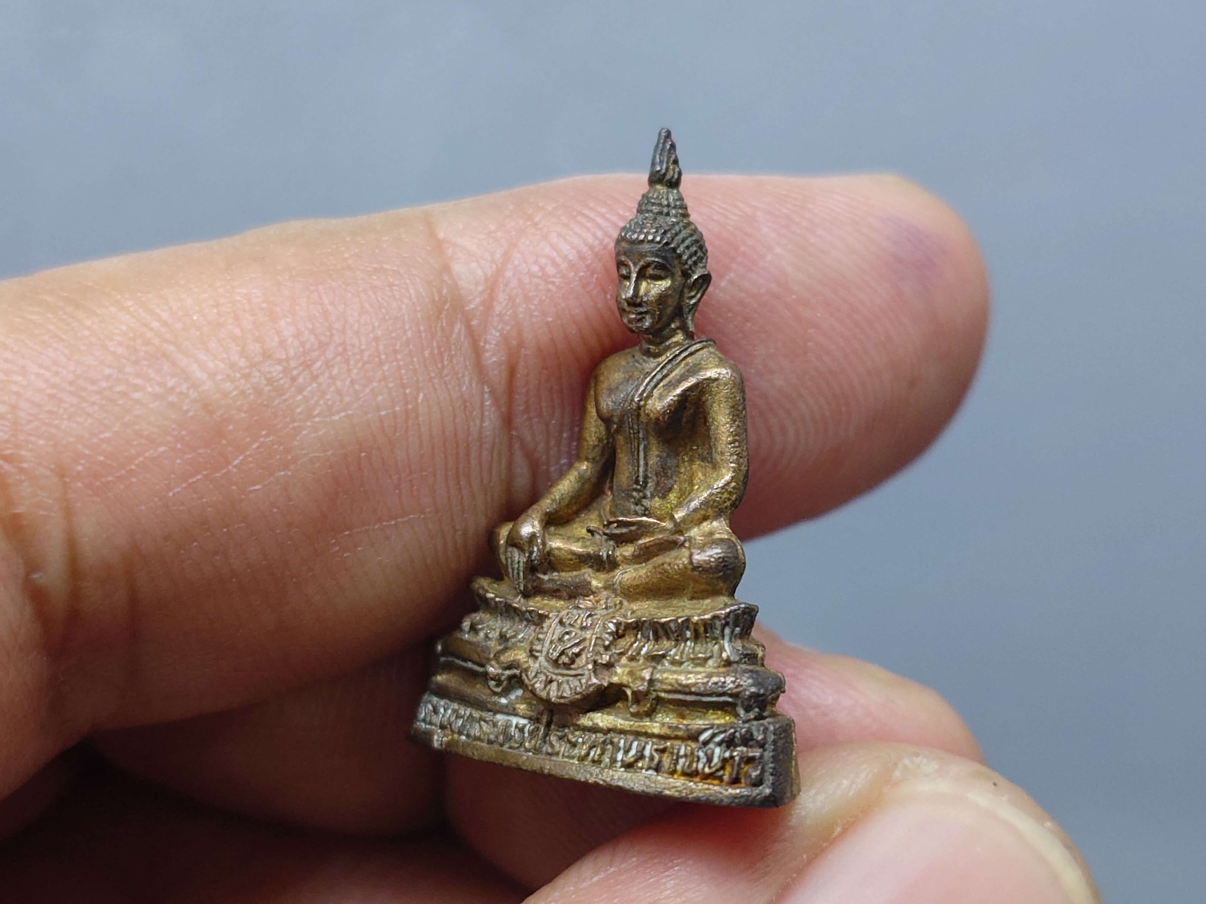 พระพุทธพรประทานราชนาวร เนื้อนวะโลหะ ขนาดสูง 25 มิล ปี2540 พร้อมกล่องเดิม