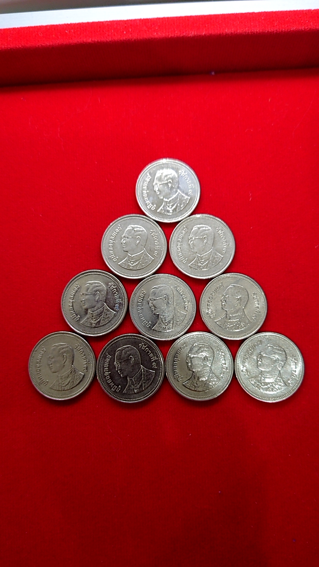 ชุด 10 เหรียญ เหรียญ 2 บาท สีเงิน ปี2548 ผ่านใช้ (ราคาต่อ 10 เหรียญ)