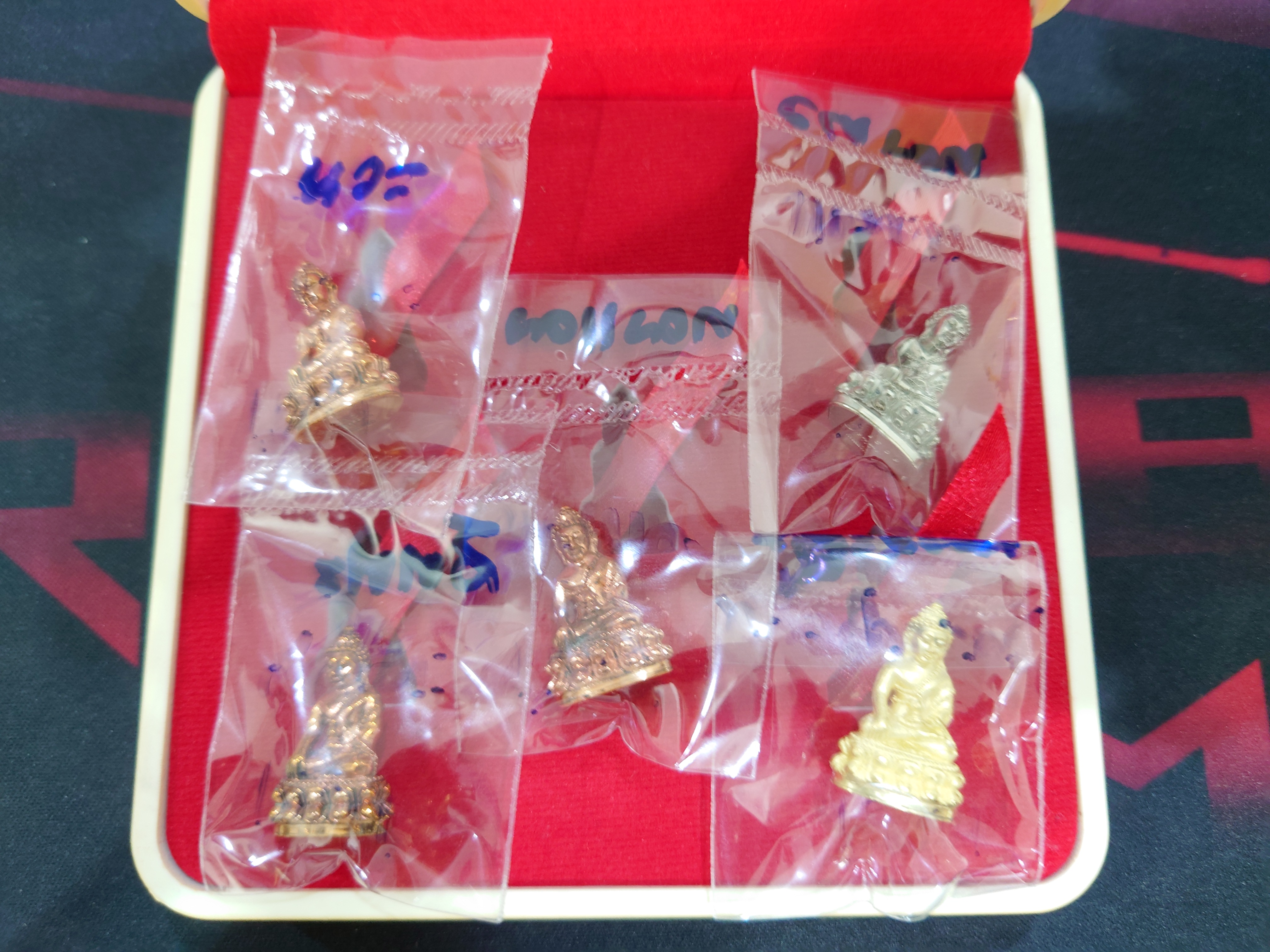 พระกริ่งเจ้าสัว (เจ้าสัวน้อย) (เยาวราช) (ชุดกรรมการ) เจ้าคุณธงชัย วัดไตรมิตรวิทยาราม ปี2559 พร้อมกล่องเดิม