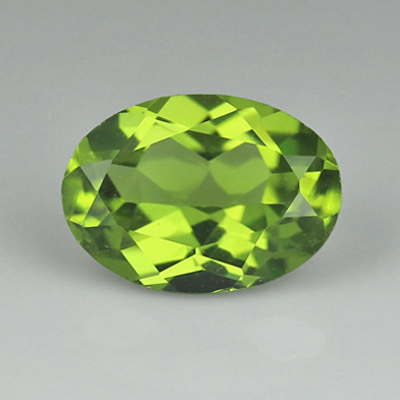 **ขายแล้ว**เพอริโด (Peridot) 0.91 กะรัต สีเขียวอมเหลือง รูปร่างดี