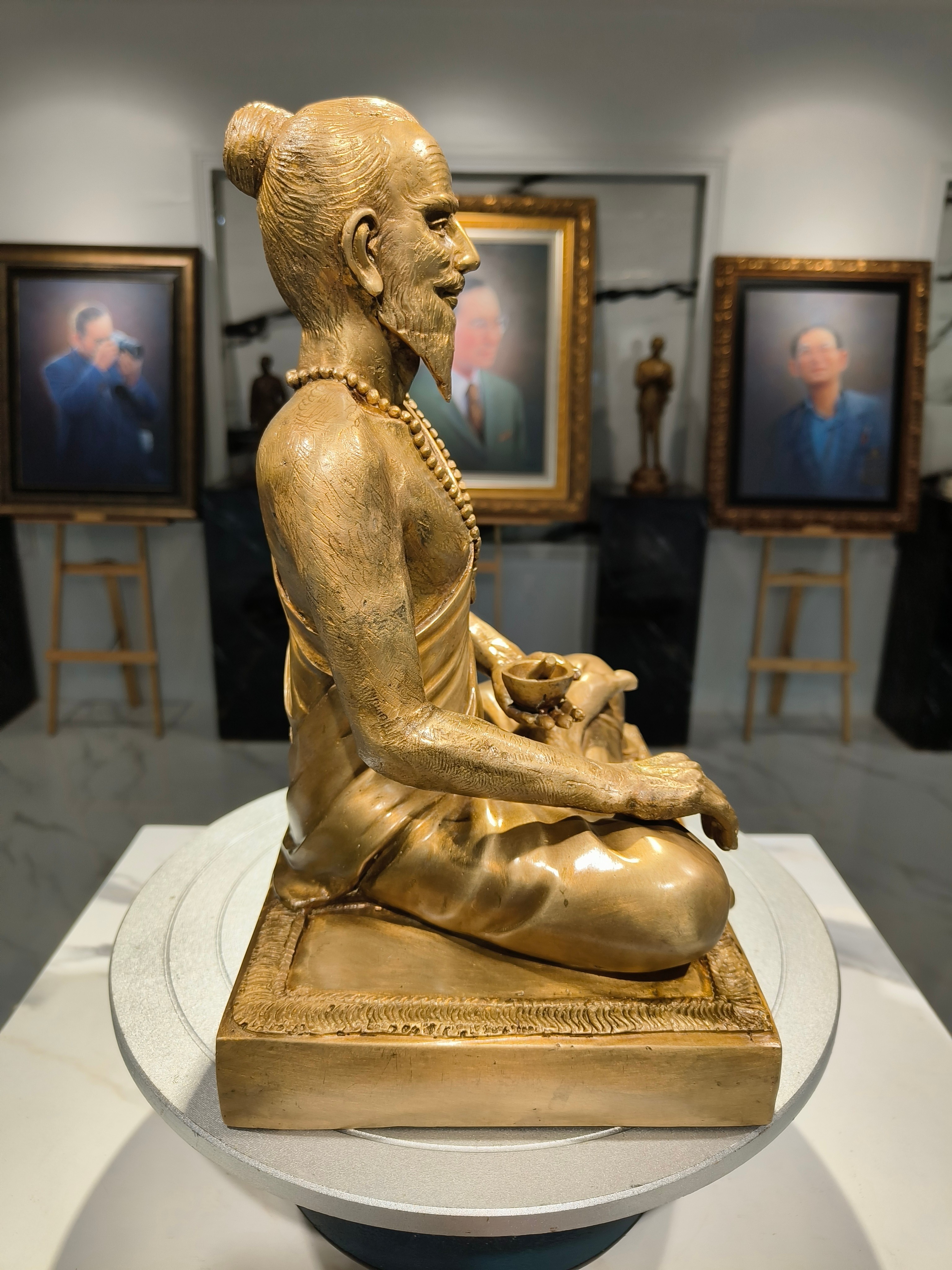 รูปหล่อ บรมครูปู่หมอชีวกโกมารภัจจ์ หน้าตัก 9 นิ้ว จัดสร้างโดย ชมรมสมุนไพรไทย พ.ศ.2539