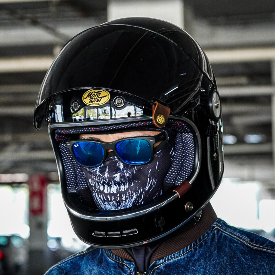 หมวกกันน็อคเต็มใบ Moto twist AP สีดำเงา (สอบถามก่อนสั่งซื้อ)