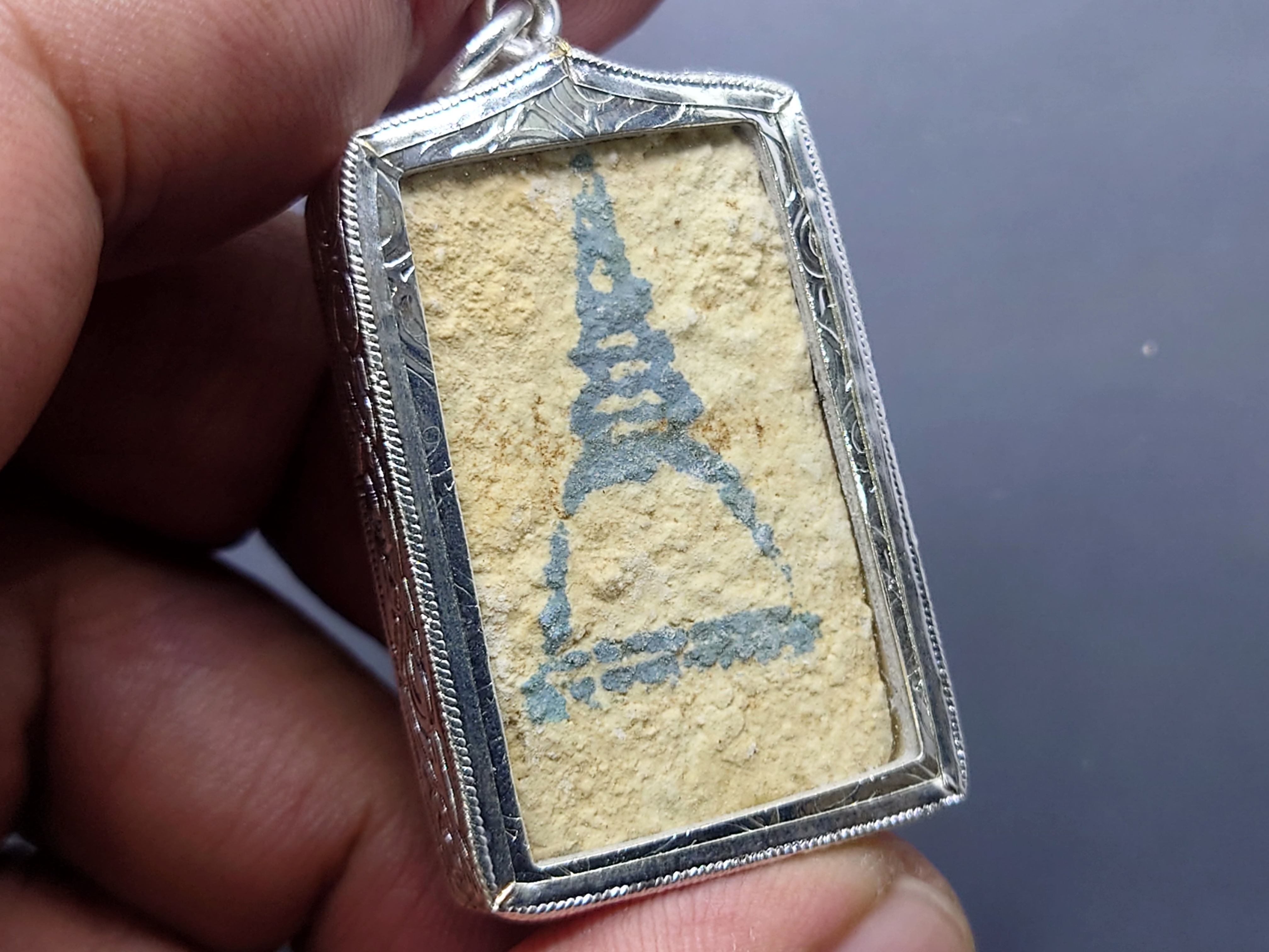 พsะสมเด็จบางขุนพรหม ย้อนยุค พิมพ์ฐานแซม (แช่น้ำมนต์) วัดบางขุนพรหม ปี2547 พร้อมเลี่ยมกรอบไม่ครอน