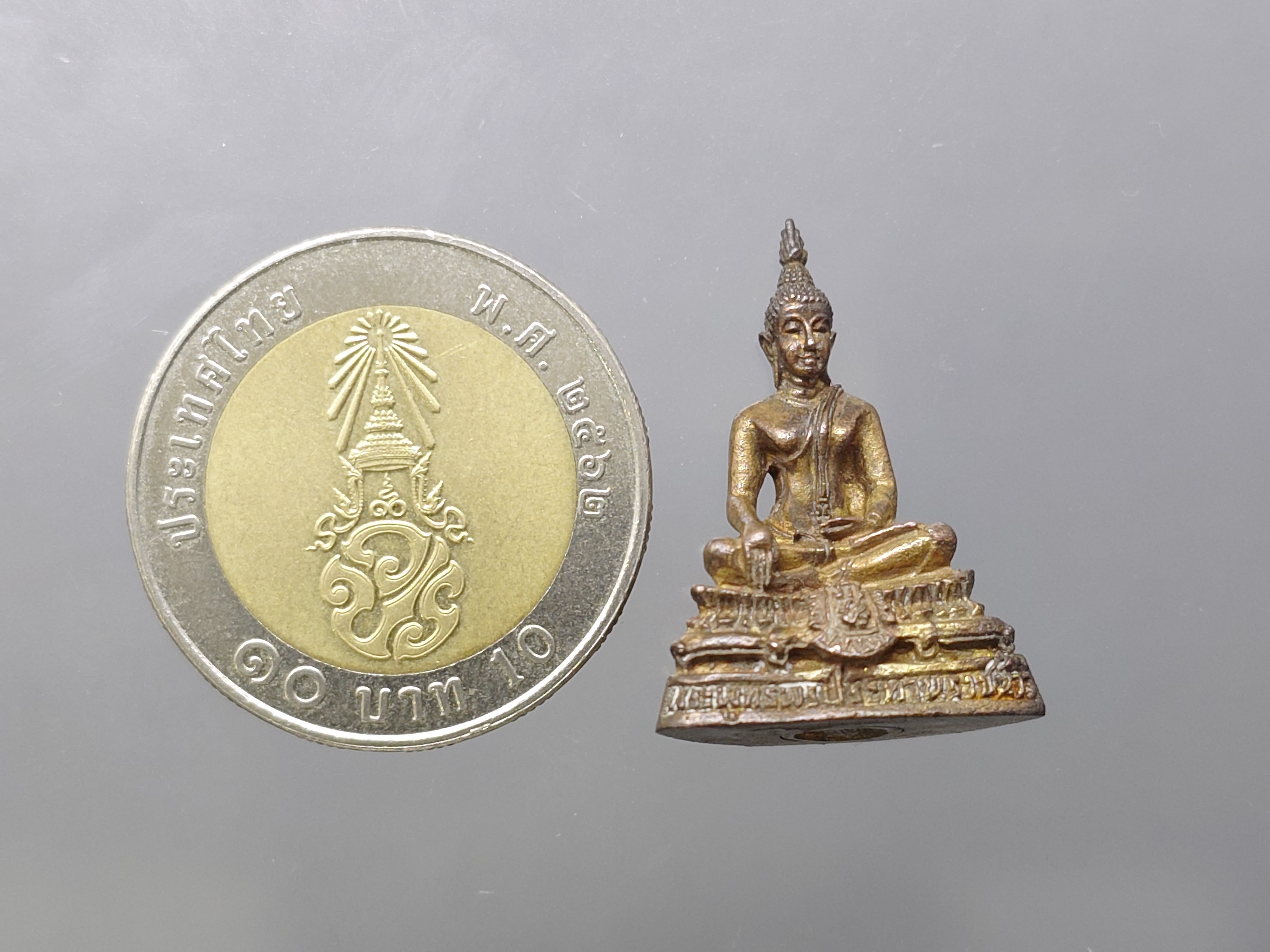 พระพุทธพรประทานราชนาวร เนื้อนวะโลหะ ขนาดสูง 25 มิล ปี2540 พร้อมกล่องเดิม