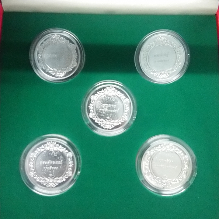 เหรียญที่ระลึก รามเกียรติ์ ครบชุด 5 เหรียญ นิเกิลพิมพ์สี พร้อมกล่องและใบเซอร์