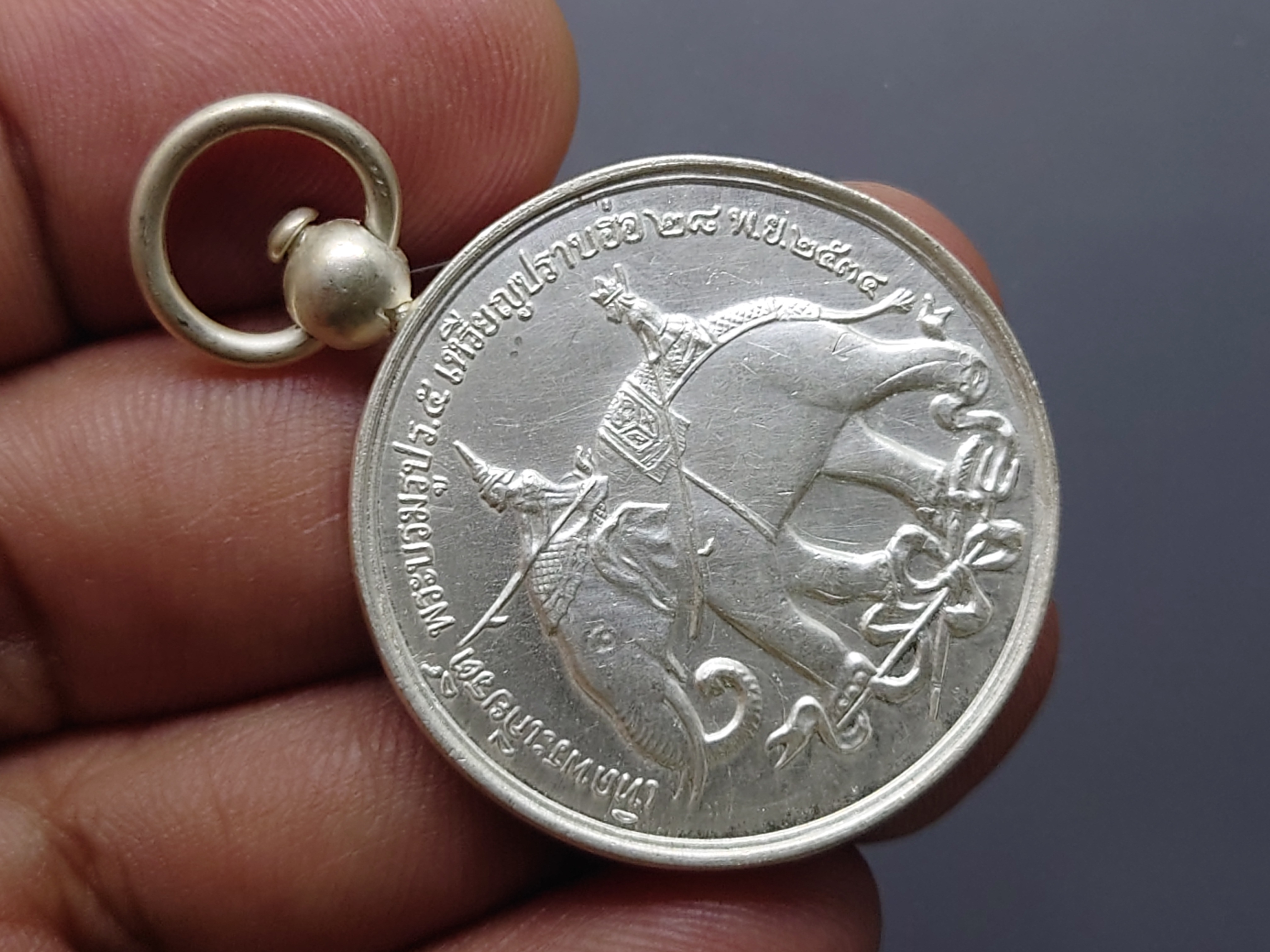 เหรียญเทิดพระเกียรติ์ พระบรมรูป รัชกาลที่5 เหรียญปราบฮ่อ เนื้อเงิน ฉลองครบรอบ 80 ปี ล.พ.เกษม จัดสร้าง สุสานไตรลักษณ์ ลำปาง 2534