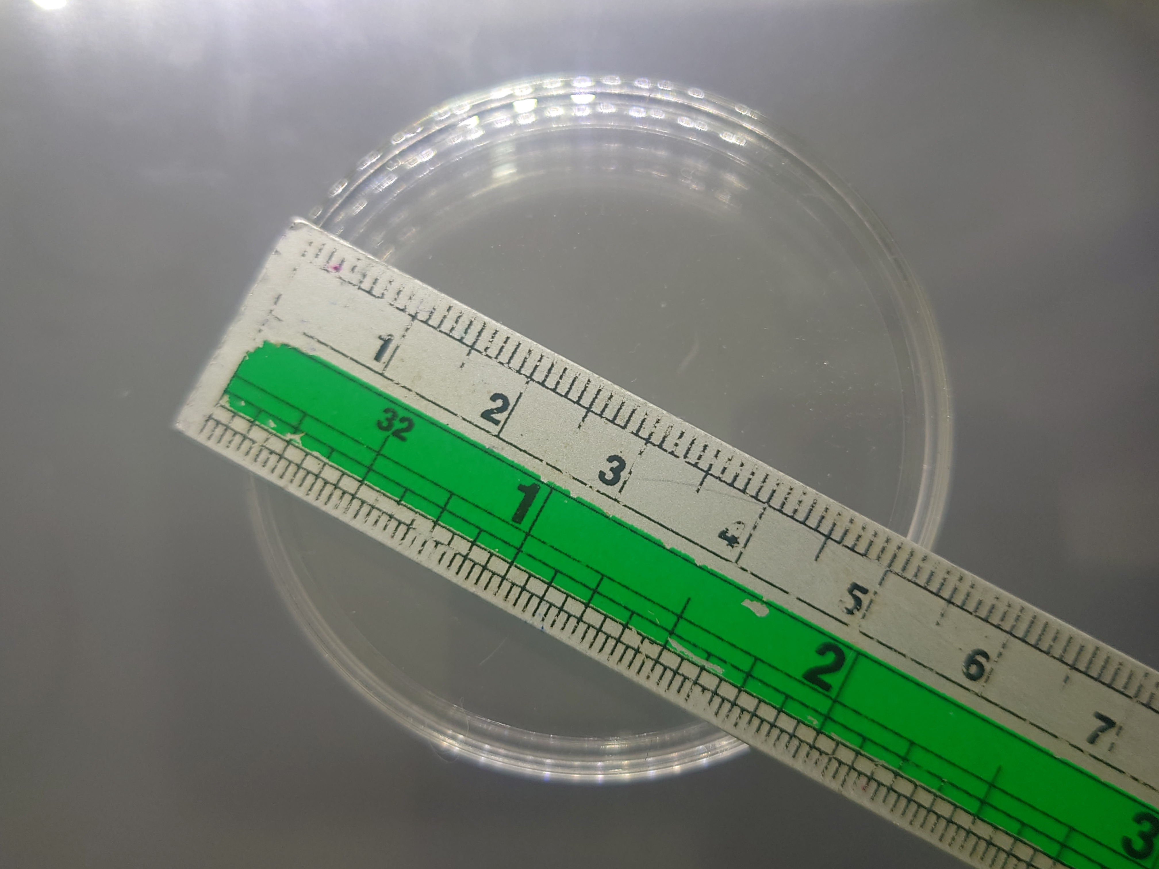 ตลับใส่เหรียญ ขนาด 5 เซ็น เนื้ออะคริลิค อย่างดี