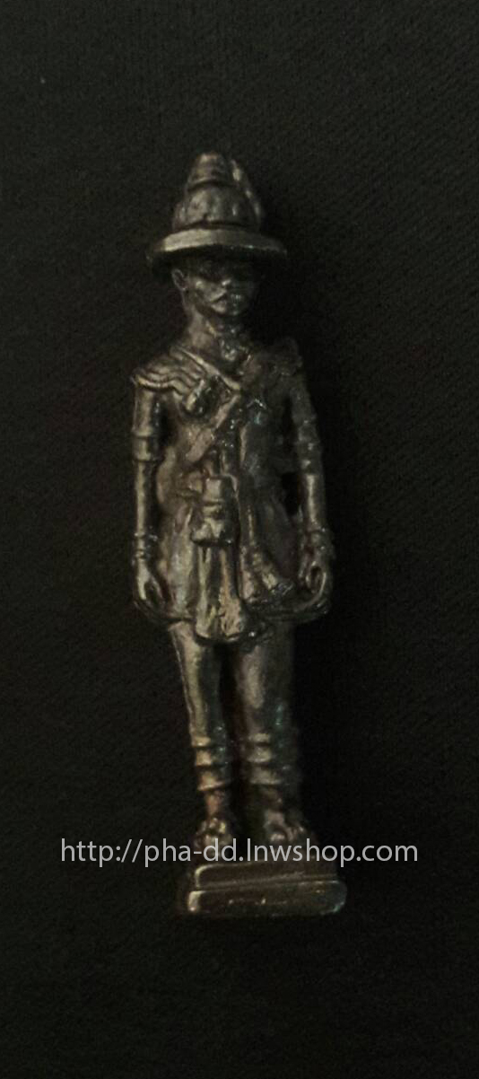 รูปหล่อสมเด็จพระเจ้าตากสิน ค่ายตากสินจันทบุรี หลวงปู่ทิม วัดละหารไร่ ปลุกเสก ปี 2518