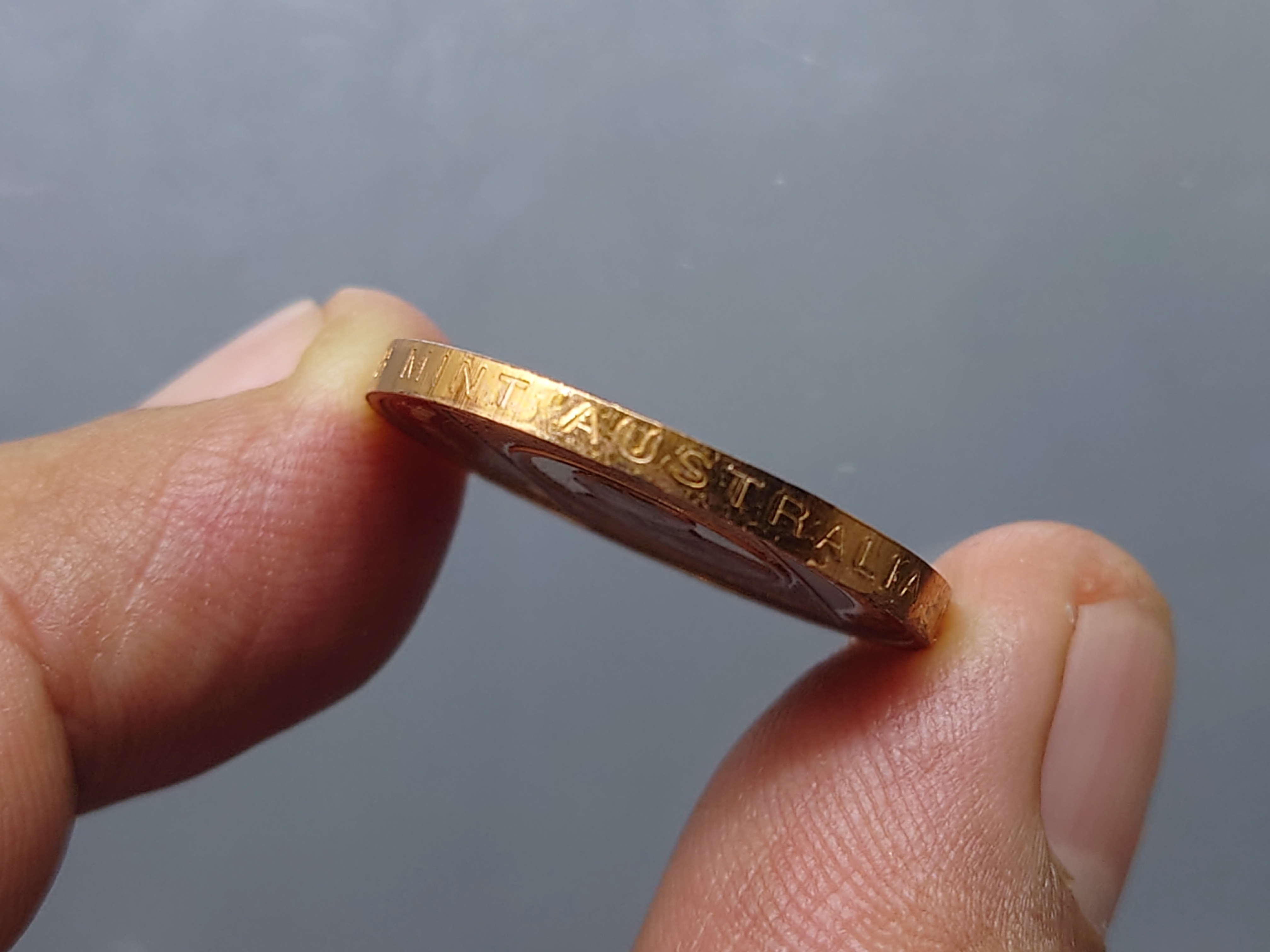 เหรียญเทิดพระเกียรติ ร.๕ เนื้อทองแดงขัดเงาพ่นทราย บล๊อกเพิร์ทมิ้นท์ พิมพ์เล็ก หลวงพ่อเกษม เขมโก สำนัก ไตรลักษณ์ ปี2538 พร้อมตลับ