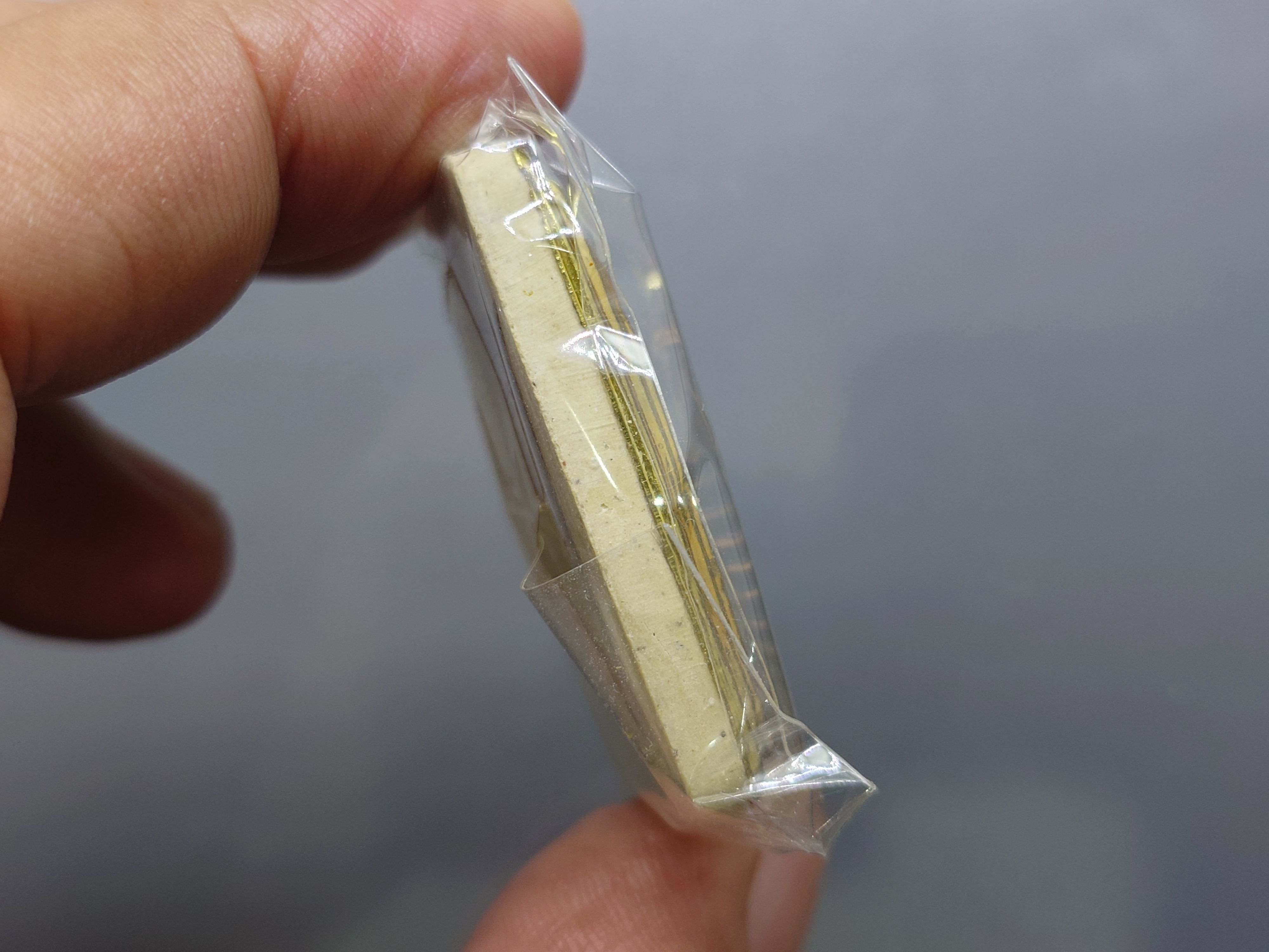 สมเด็จพิมพ์เกศไชโย มีเงิน-มีทอง หน้ากากทองเหลือง หลังแผ่นหัวใจพระคาถาชินบัญชร เนื้อทองเหลือง วัดอินทรวิหาร บางขุนพรหม ปี2552 พร้อมกล่องเดิม