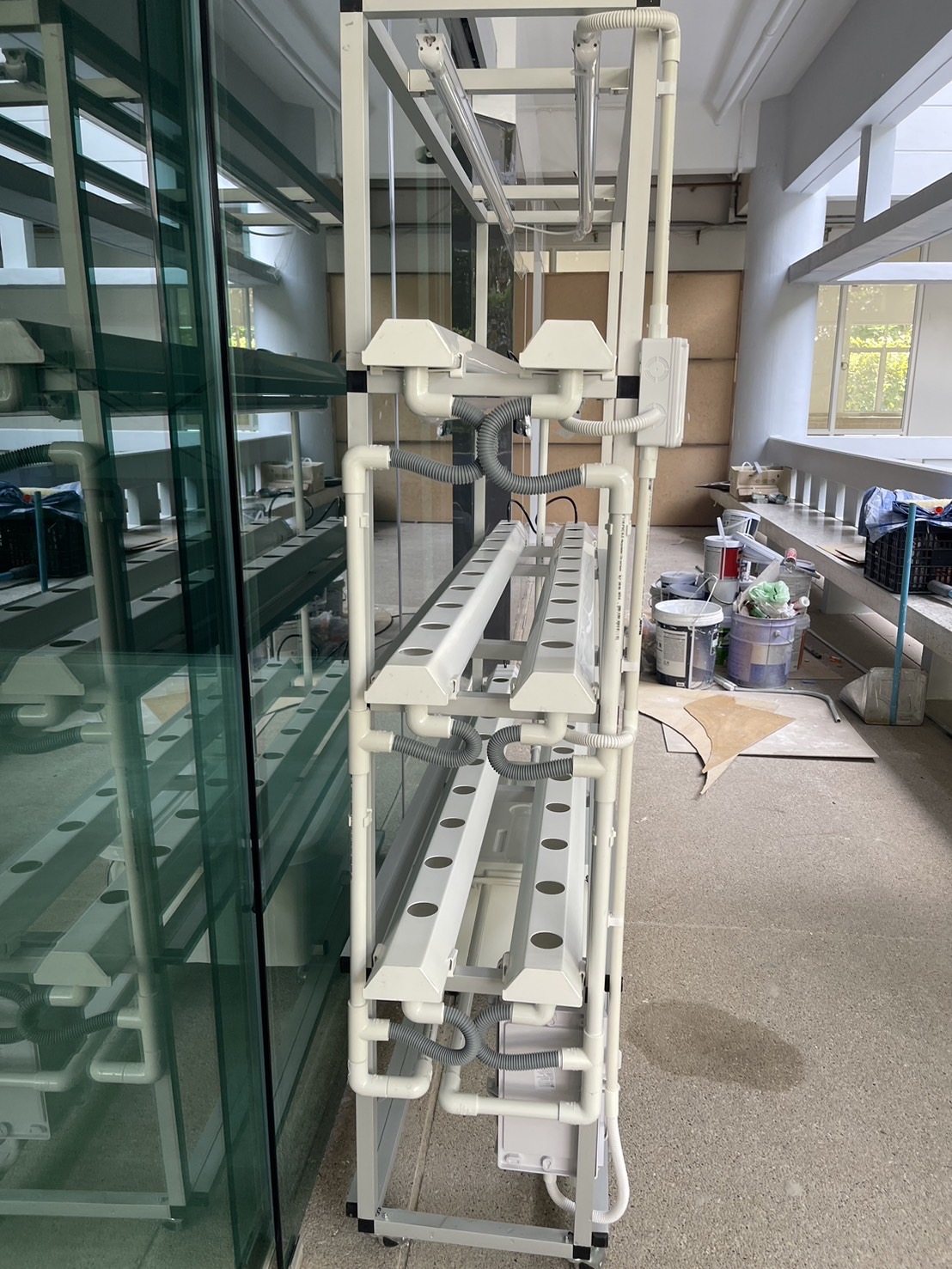 ชุดปลูกผักไฮโดรโปนิกส์ ขนาด 1.5 เมตร 6 รางปลูก พร้อมไฟ LED ปลูกได้ 54 ต้น