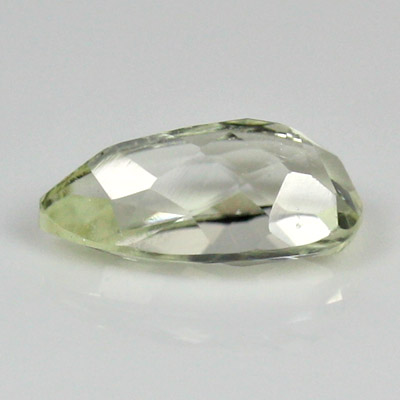 **ขายแล้ว**แอมบลิโกไนท์ (Amblygonite) 1.56 กะรัต พลอยหายาก สีเหลืองอ่อน จากบราซิล