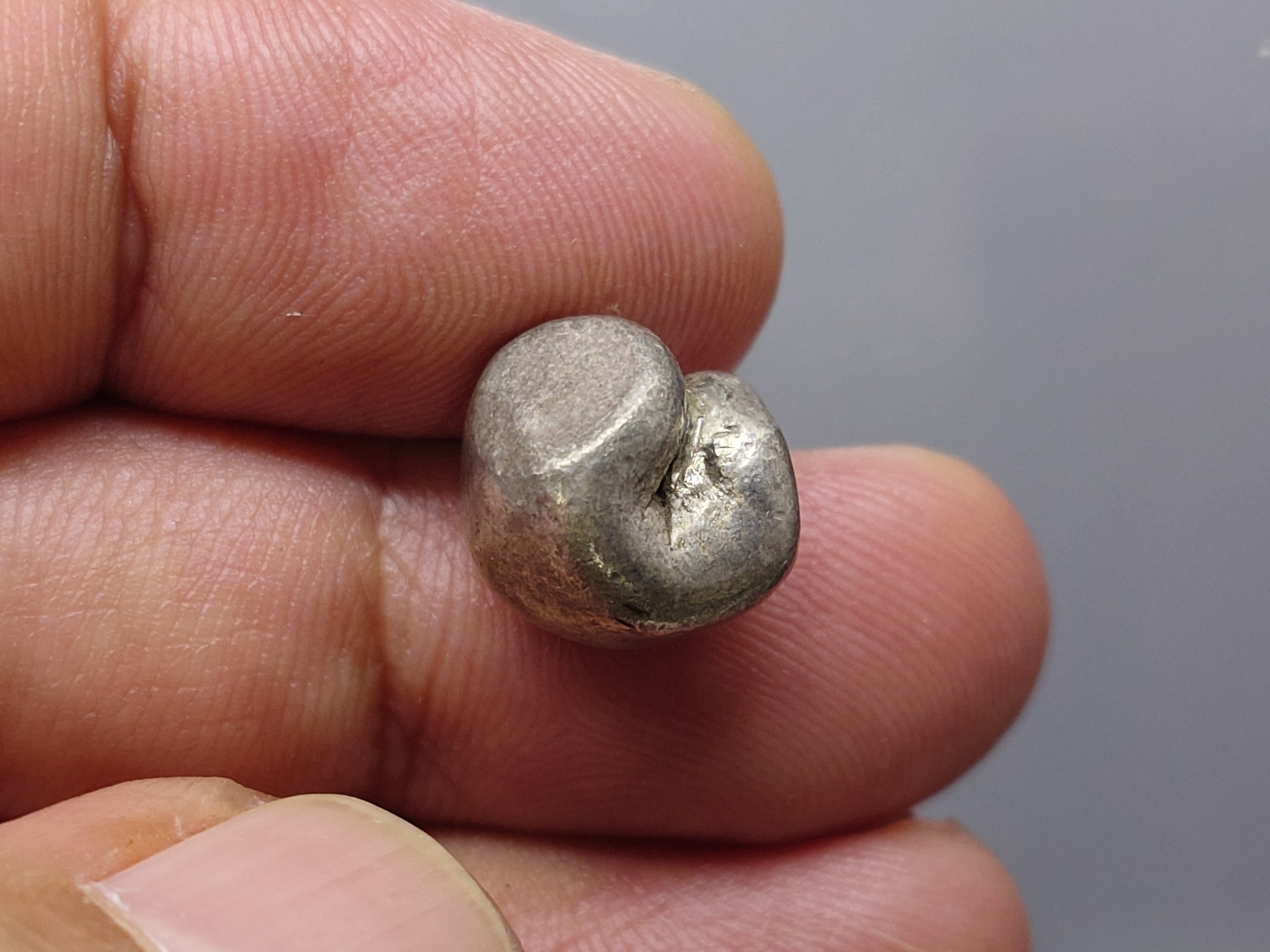 พดด้วง ขนาด 2 สลึง ตราพระแสงจักร - ปราสาท สมัยรัชกาลที่3 ปี2367 ขนาดหายาก สภาพสวย