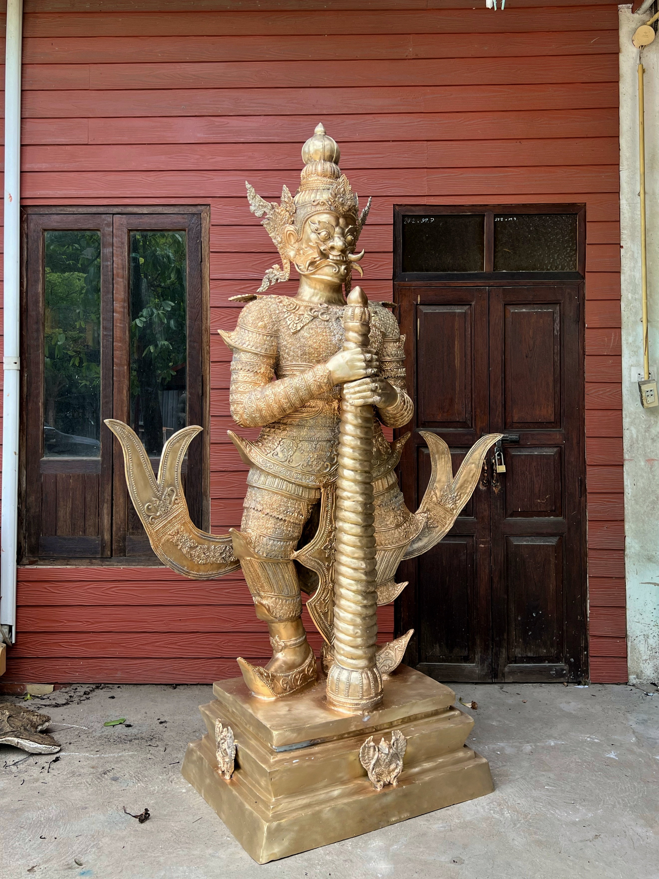 รูปหล่อ ท้าวเวสสุวรรณ ขนาดสูง 2.40 เมตร งานศิลปิน