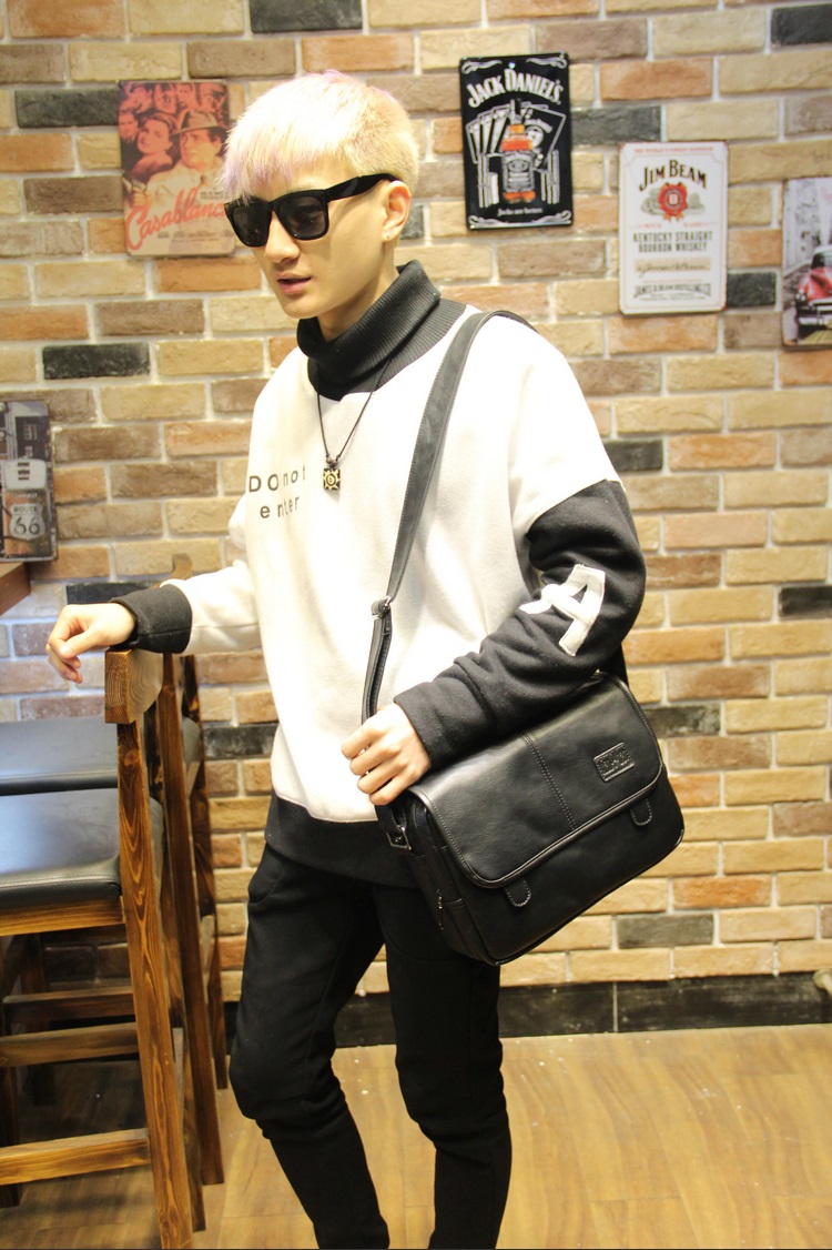 กระเป๋าสะพายข้างผู้ชาย รหัส A002