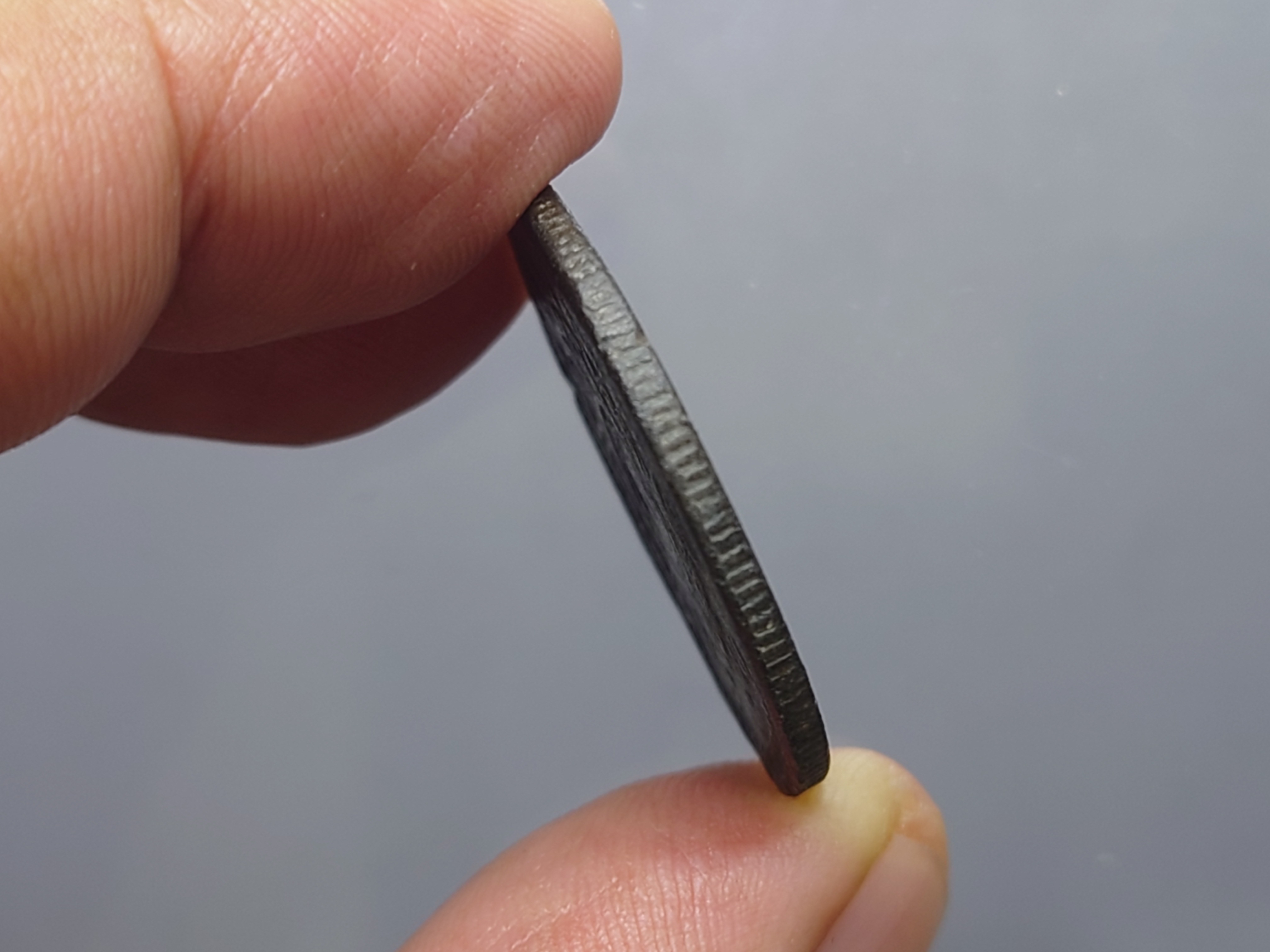 เหรียญอัฐ ดีบุก พระมหามงกุฎ-ช้างในพระแสงจักร (พระมหามงกุฎ-ช้างใหญ่) สมัยรัชกาลที่4 ปี2405 ผ่านใช้