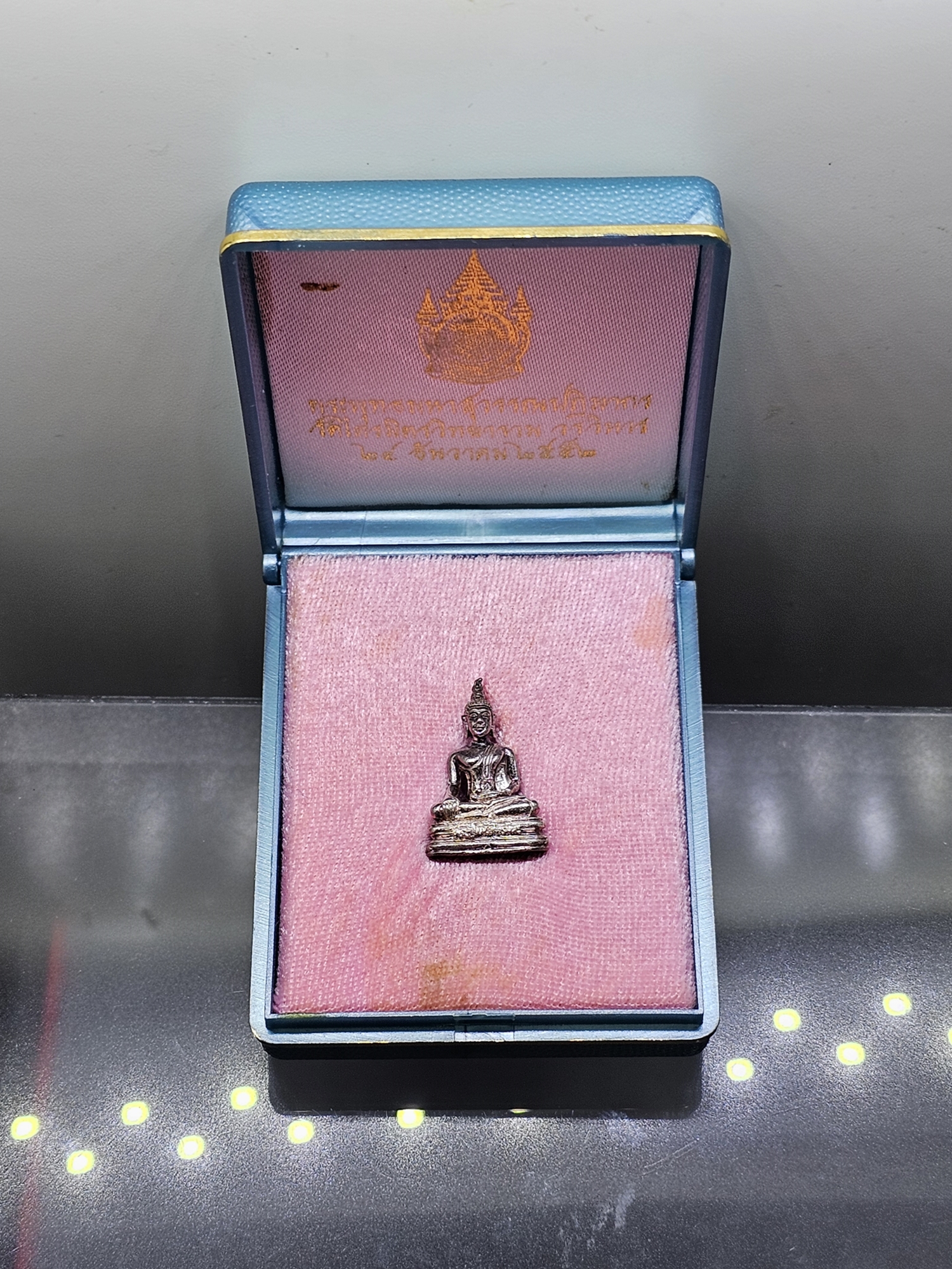 พระพุทธมหาสุวรรณปฎิมากร (หลวงพ่อทองคำ สุโขทัยไตรมิตร) วัดไตรมิตรฯ สมโภชพระมหามณฑป ปี 2552 เนื้อเงิน พร้อมกล่องเดิม
