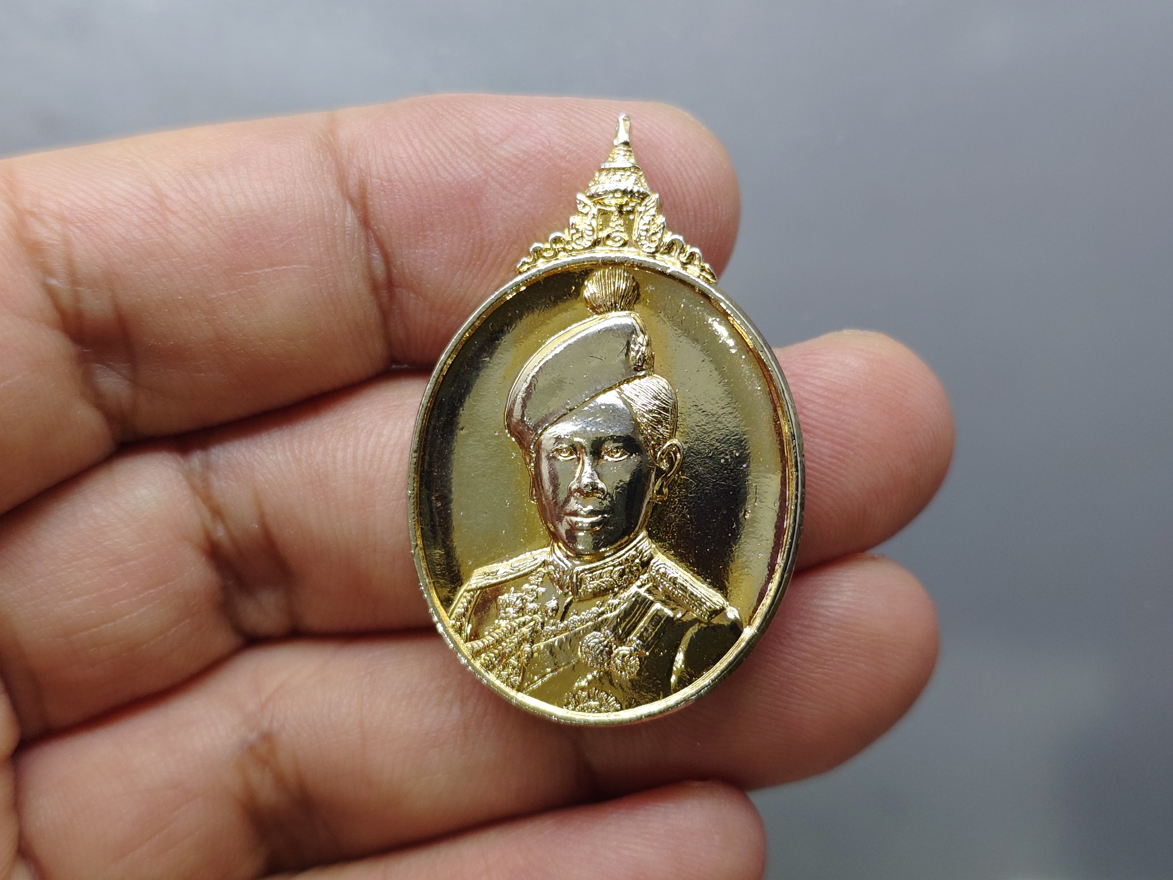 เข็มกลัด 12 สิงหา พระบรมราชินีนาถ 73 พรรษา กาหลั่ยทอง พ.ศ.2548