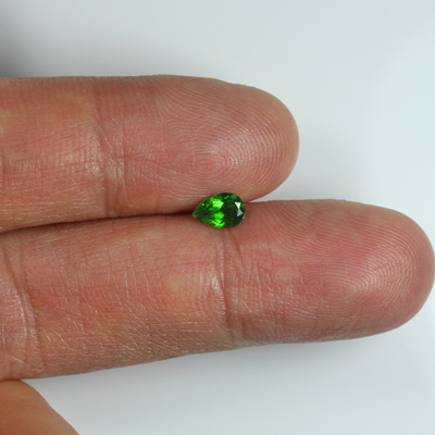 **ขายแล้ว**โครมไดออปไซด์ (Chrome Diopside) 0.45 กะรัต สีเขียว เม็ดเล็ก น่ารัก