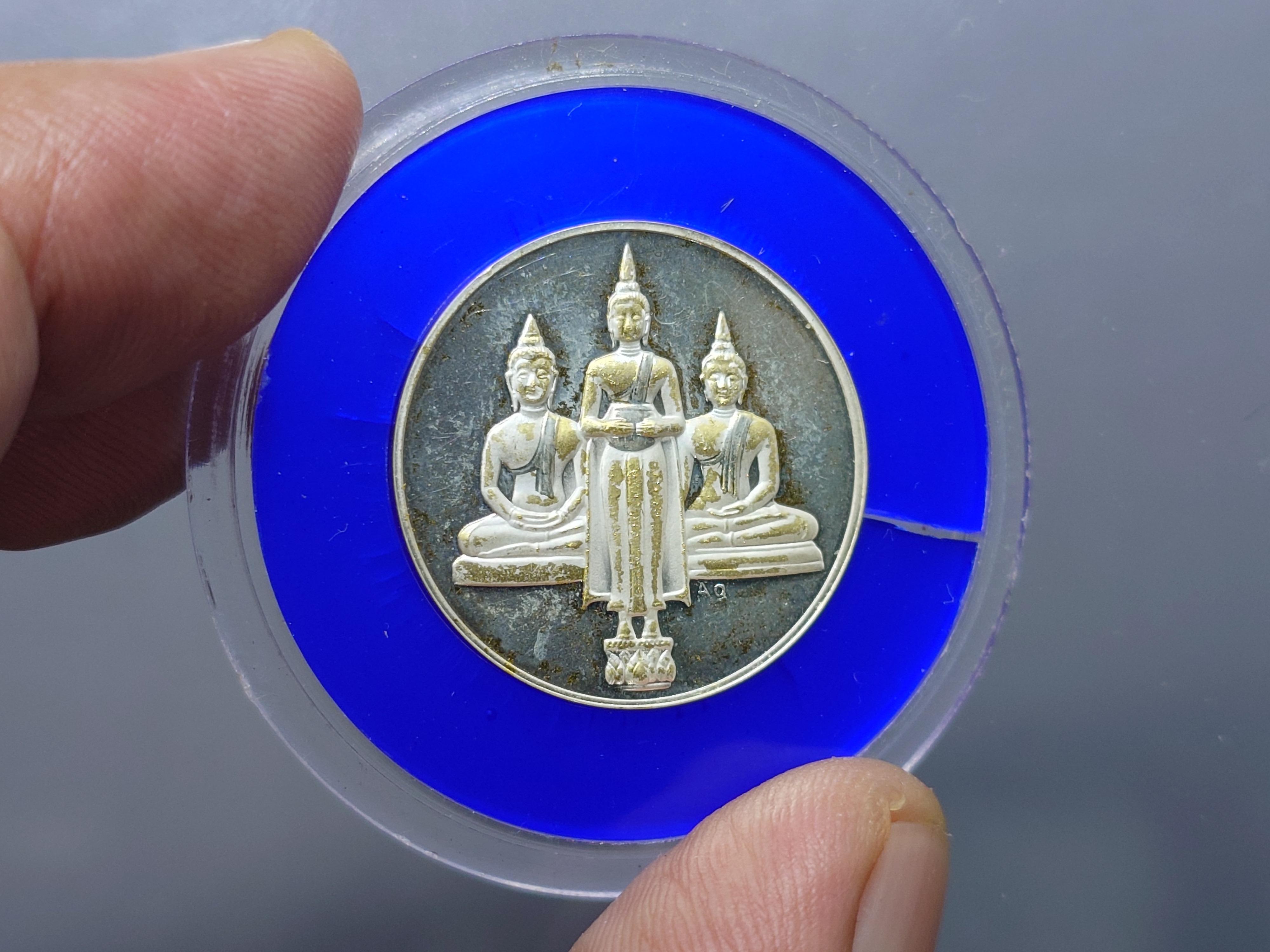 เหรียญสามพี่น้อง เนื้อเงินขัดเงา พระพุทธโสธร พระบ้านแหลม พระวัดไร่ขิง พ.ศ.2539 พร้อมกล่อง สวยๆเดิมๆ จัดสร้างน้อย