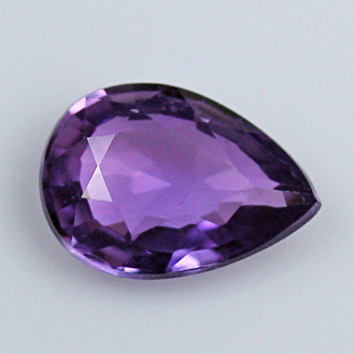 แซปไฟร์สีม่วง (Violet Sapphire) 0.40 กะรัต สีม่วงอมน้ำเงิน เม็ดเล็ก น่ารัก