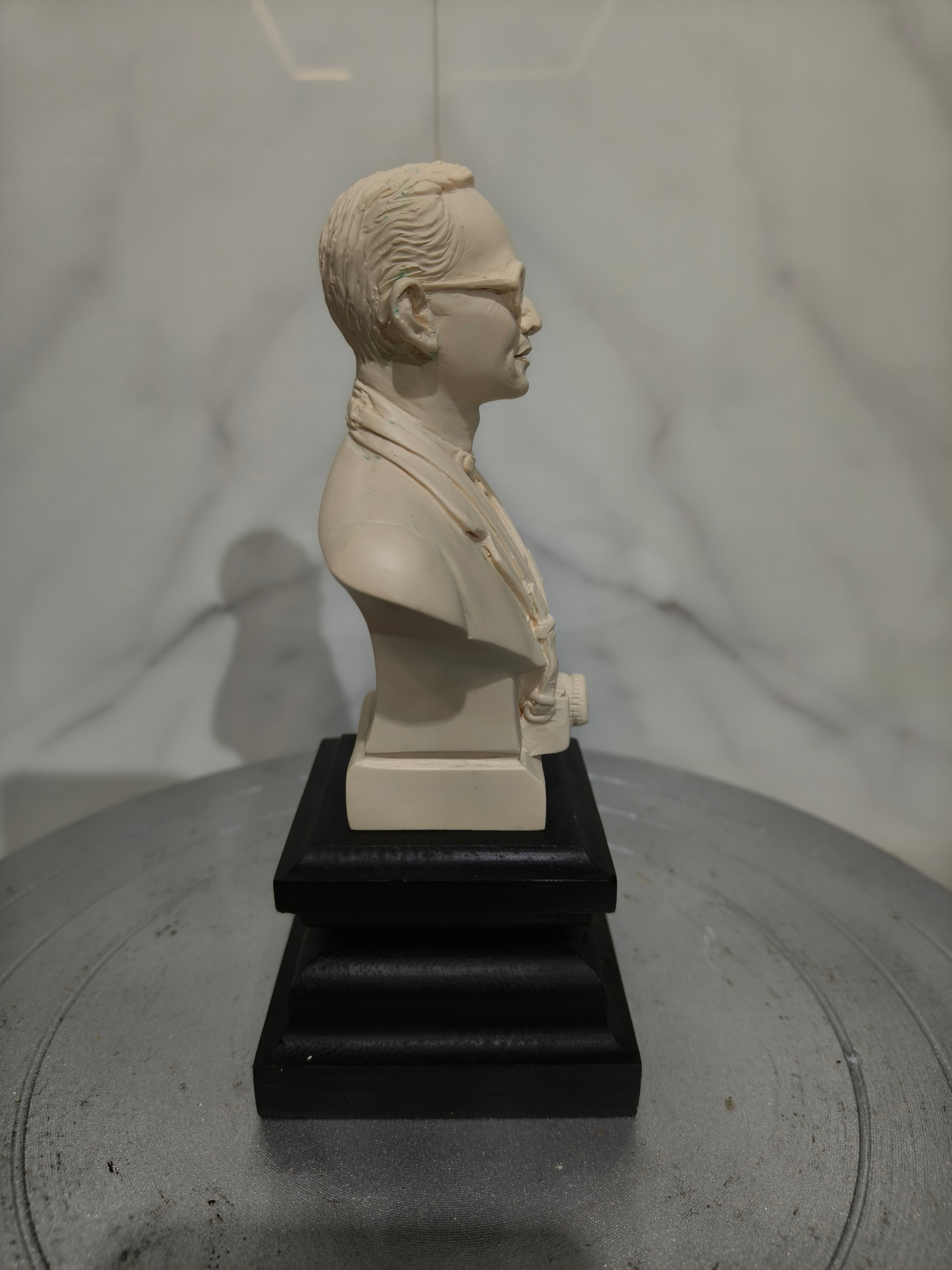 พระบรมรูปหล่อ ในหลวง รัชกาลที่ 9 ร.9 รุ่น ทรงงาน ขนาดเล็ก