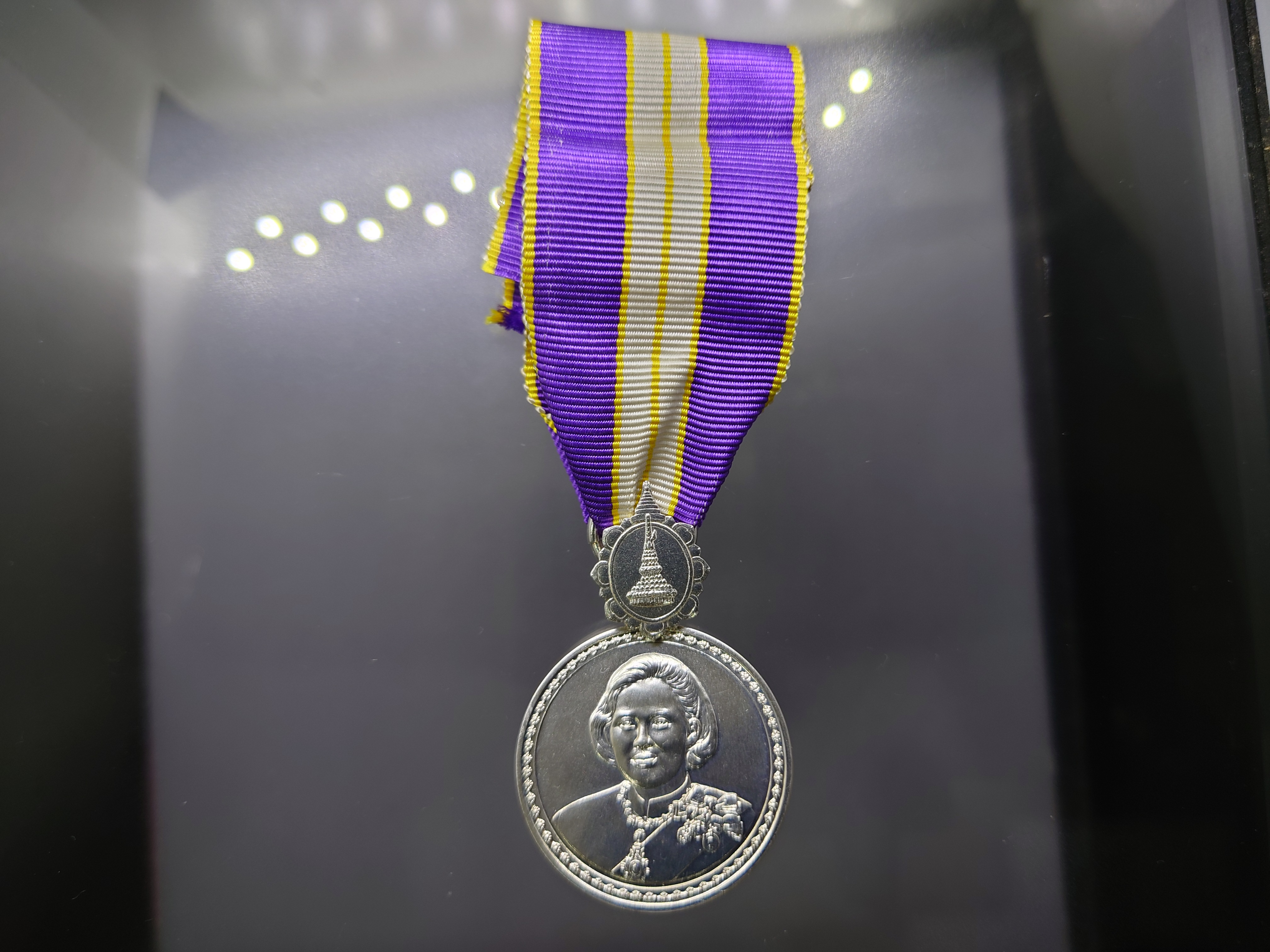 เหรียญแพรแถบ เนื้อเงิน เฉลิมพระเกียรติ 5 รอบ สมเด็จพระเทพรัตนราชสุดาๆ ปี2558 แบบชาย