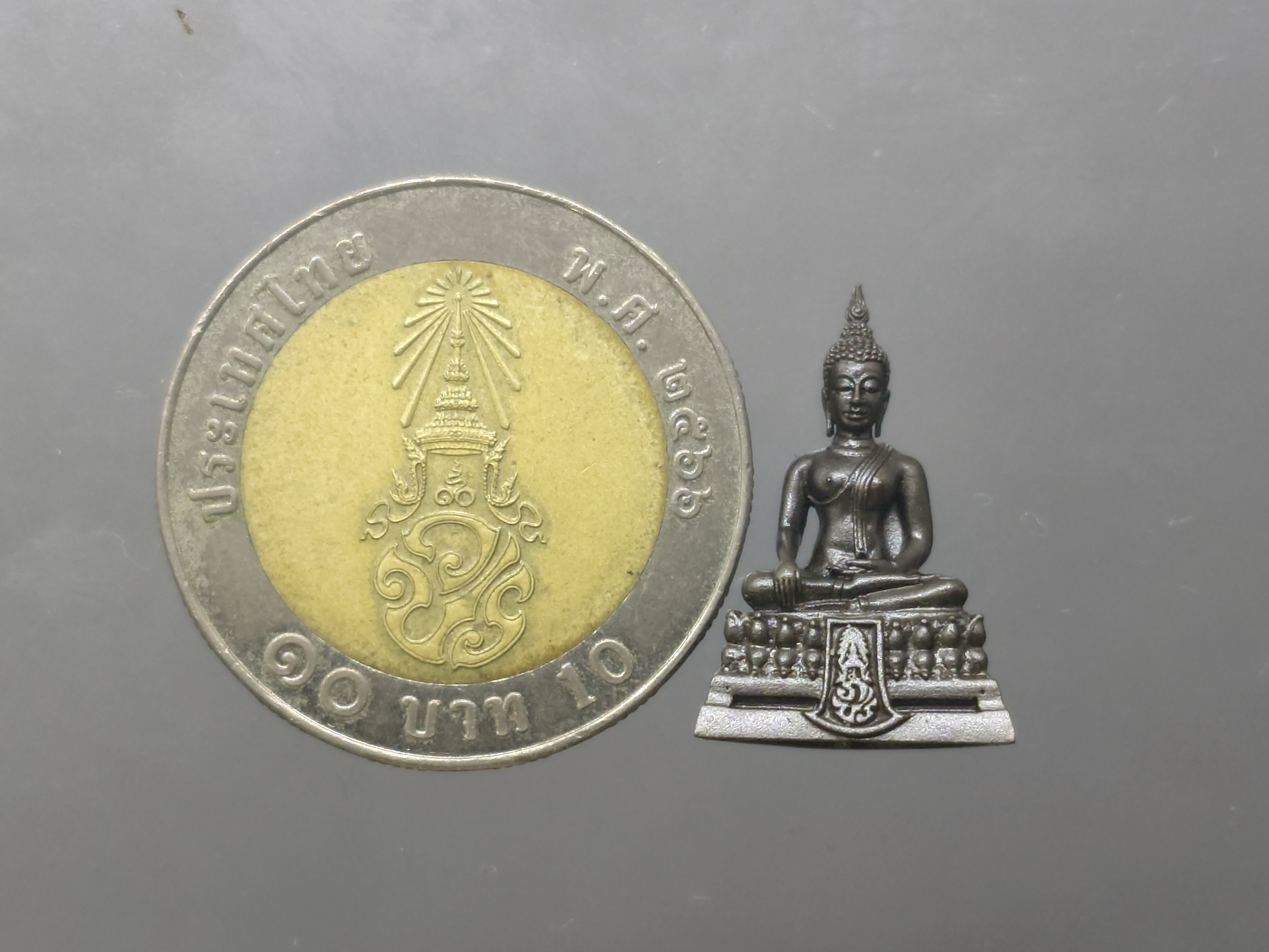 พsะคุ้มเกล้า เย็นศิsะเพราะพsะบริบาล 80 พssษา มหากษัตริย์แผ่นดินสยาม เนื้อเงินรมดำ พิมพ์เล็ก ปี2550 พร้อมตลับเดิม