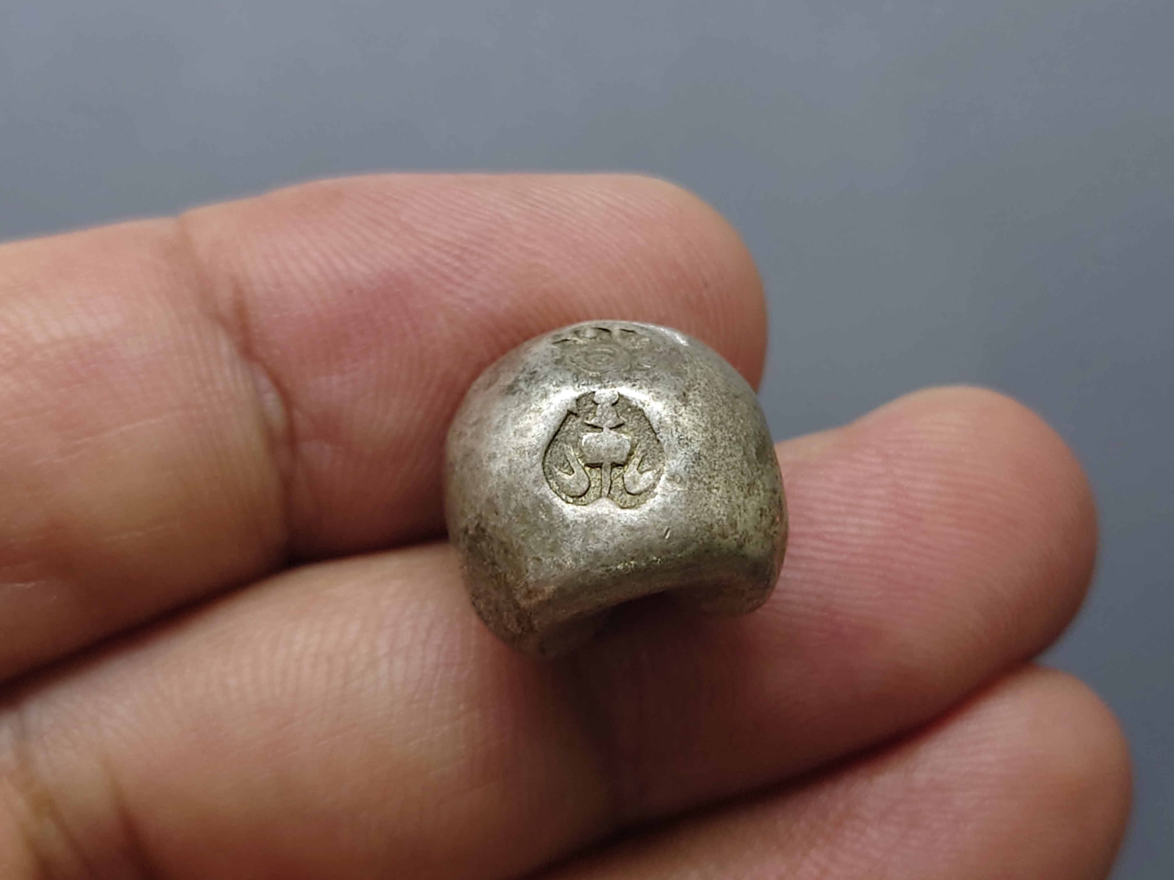 พดด้วง ขนาด 1 บาท ตรามงกุฎ-กงจักร รัชกาลที่4