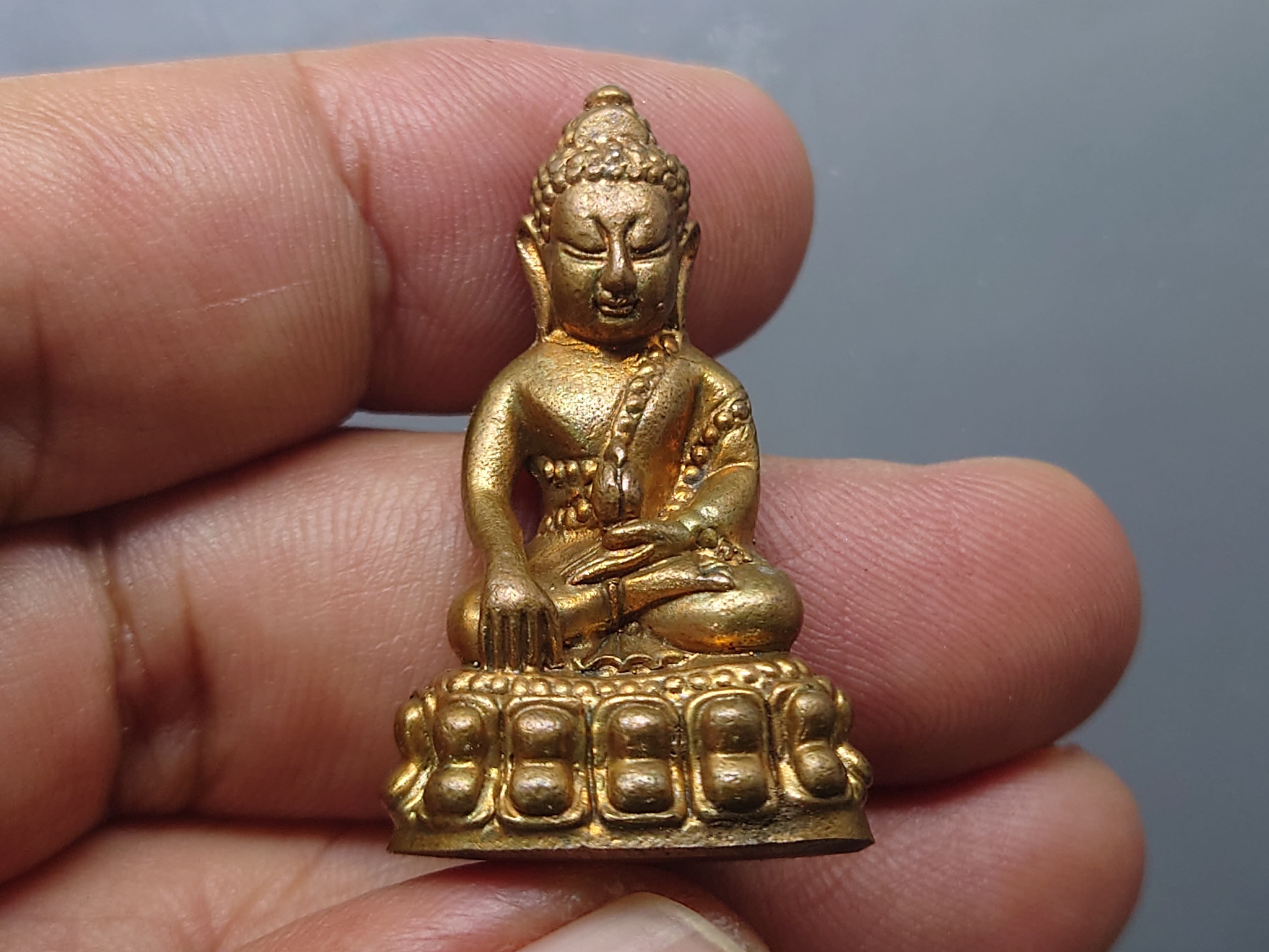 พระกริ่งมงคลประเทศ เนื้อทองแดงโบราณ พิธีมหาพุทธาภิเษก วัดมหาธาตุวรมหาวิหาร จ.นครศรีธรรมราช ปี2553 พร้อมกล่องเดิม