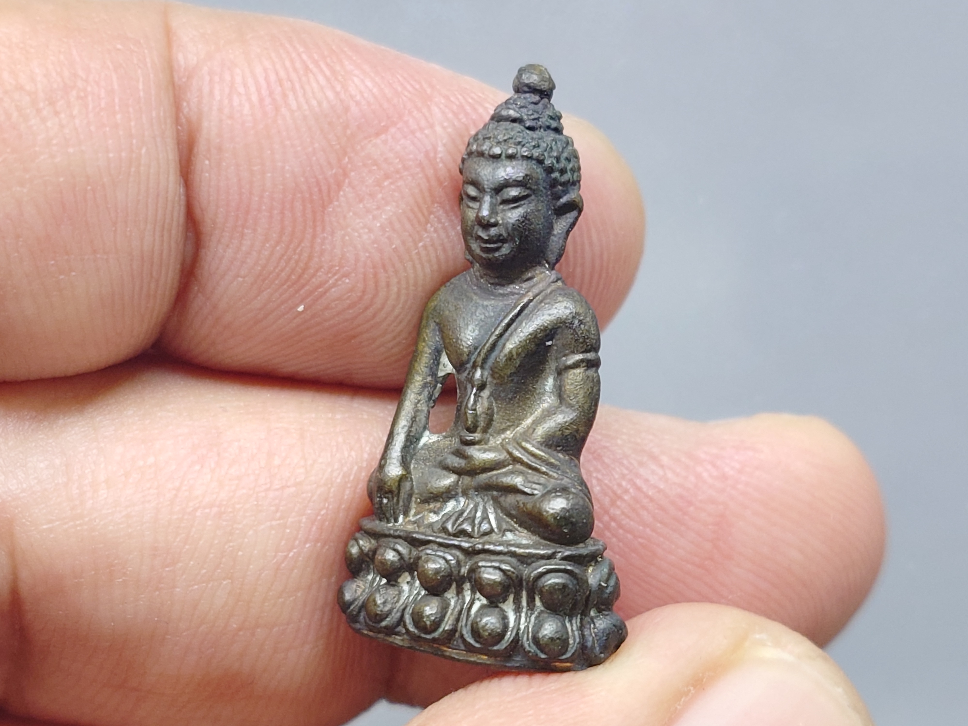 พระกริ่งทีฆายุมหมงคล ญสส.เนื้อนวะโลหะ ครบรอบ ๑๕ ปี บริษัทหลักทรัพย์ กองทุนรวม จำกัด พุทธาภิเษก ณ วัดบวรนิเวศวิหาร ปี2533 พร้อมกล่องเดิม