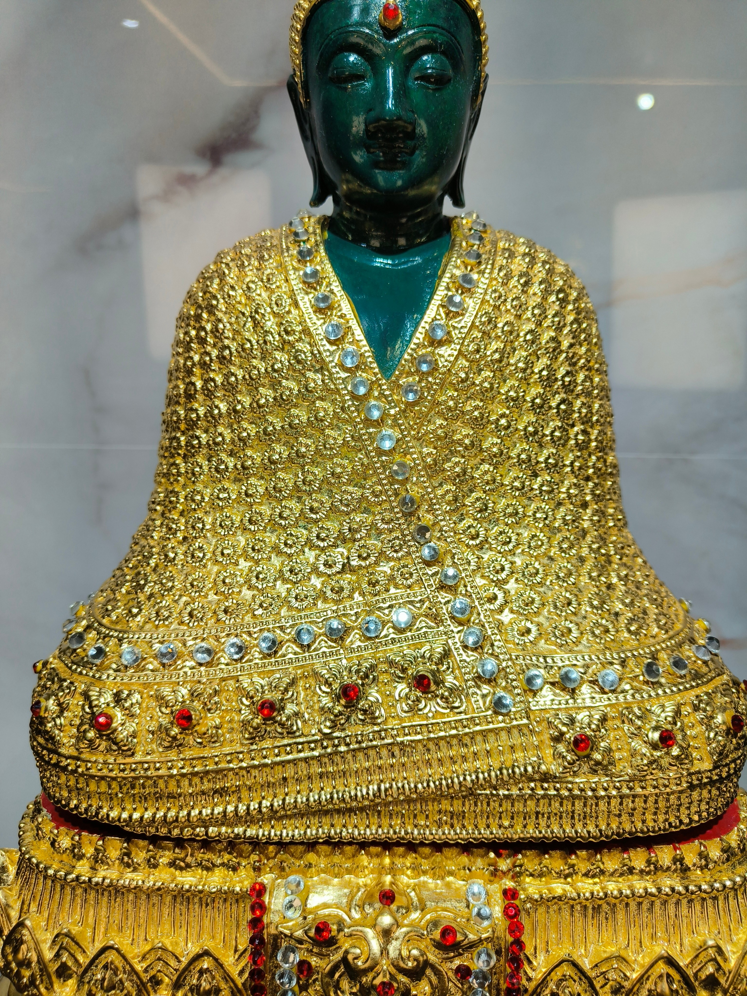 พระพุทธรูป พระแก้วมรกต ทรงเครื่องฤดูหนาว หน้าตัก 9 นิ้ว