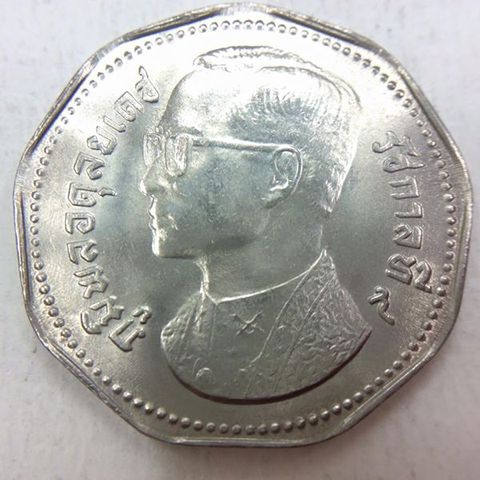 เหรียญ 5 บาท 9 เหลี่ยม หลังพญาครุฑปี 2515 (UNC)