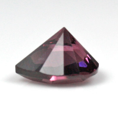 โกเมนสีม่วงหรือโรโดไลท์ (Rhodolite Garnet) 1.69 กะรัต สีม่วง รูปร่างหยดน้ำ