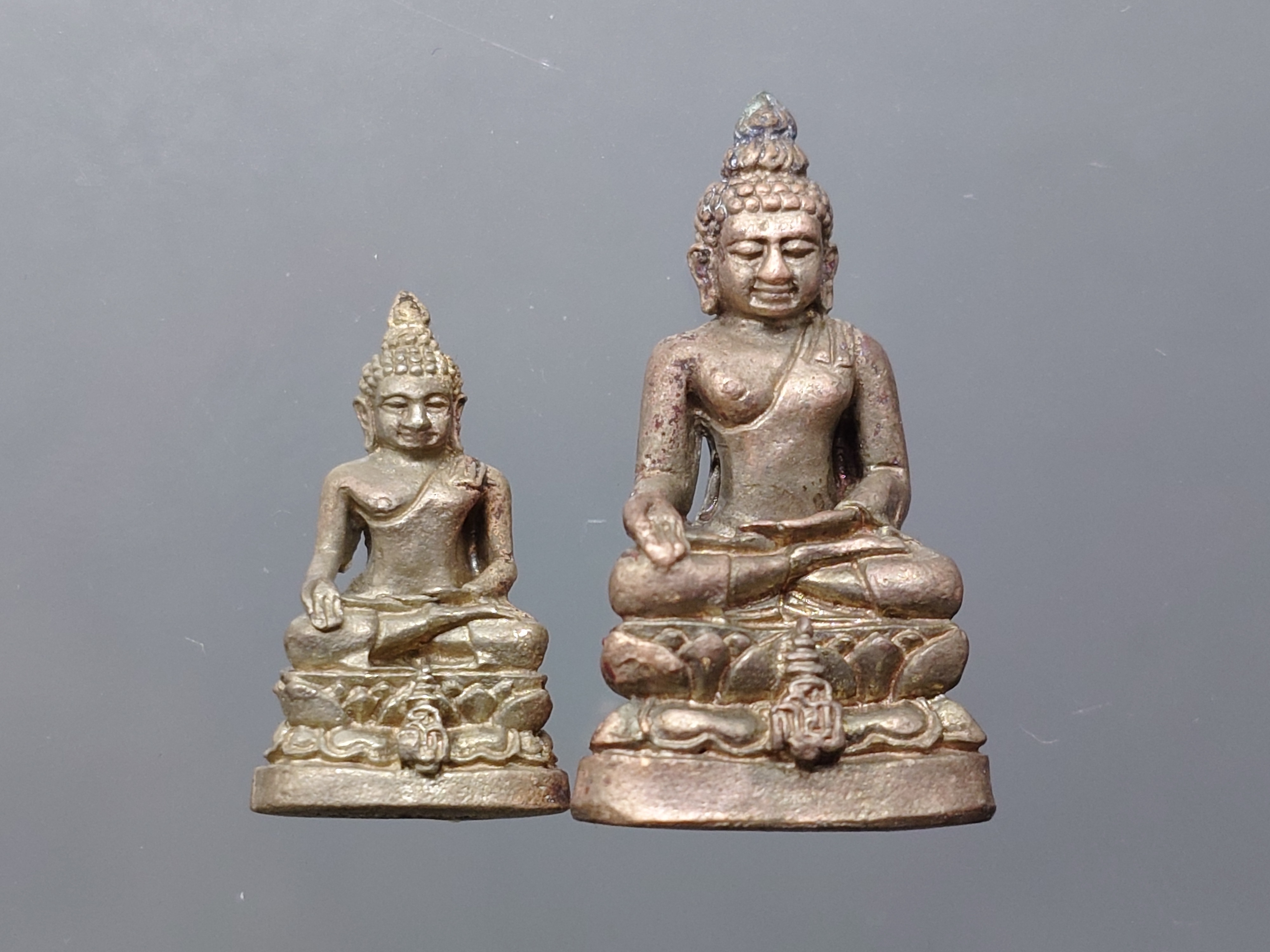 พระกริ่ง-พระชัยวัฒน์ ไพรีพินาศ ญสส สัมฤทธิ์เงิน รุ่น นวฤทธิ์โภคทรัพย์ วัดบวรนิเวศวิหาร ปี 2544 พร้อมกล่องเดิม