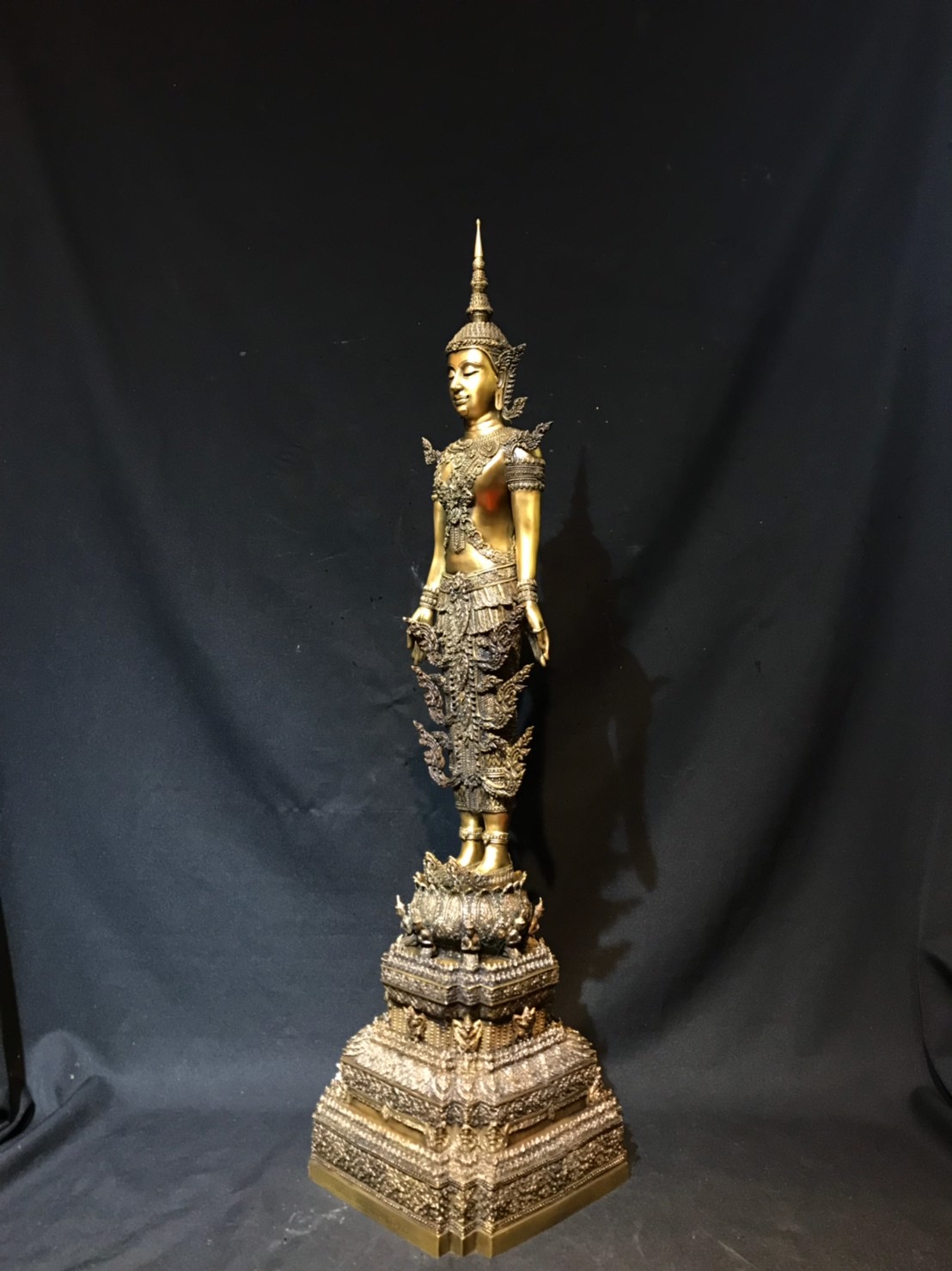 พระพุทธรูปปางเปิดโลก ทรงเครื่องจักรพรรดิ์ 1 เมตร วัดอรุณราชวรารามราชวรมหาวิหาร ปี พ.ศ.2539