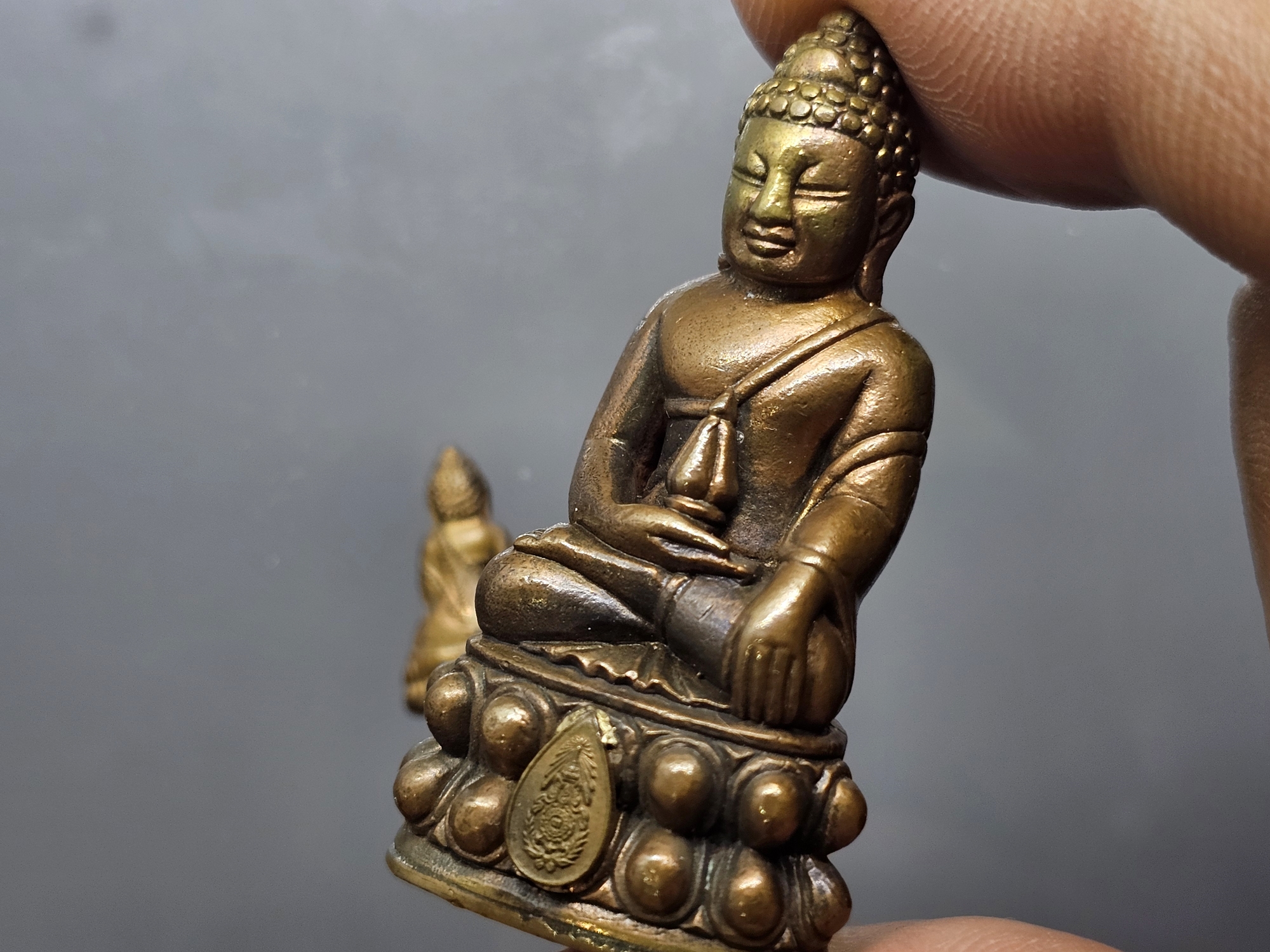 พระกริ่ง-พระชัยวัฒน์ นเรศวร ๑๐๐ ปี เนื้อสำริด ที่ระลึกครบ ๑๐๐ ปี กองทัพภาคที่ 3 วัดพระศรีรัตนมหาธาตุ จ.พิษณุโลก ปี2545 พร้อมตลับเดิม