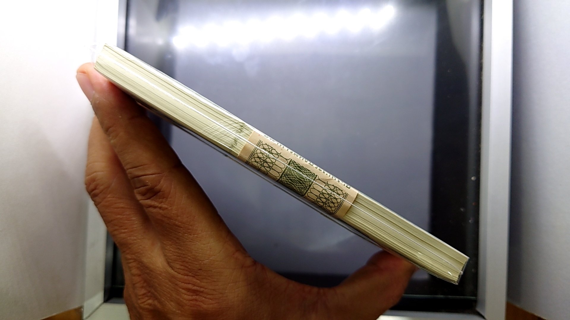 ธนบัตร 20 บาท แบบ 12 ยุครัชกาลที่ 9 ยกแหนบ 100 ใบ เลขเรียง ไม่ผ่านใช้ สภาพสวย