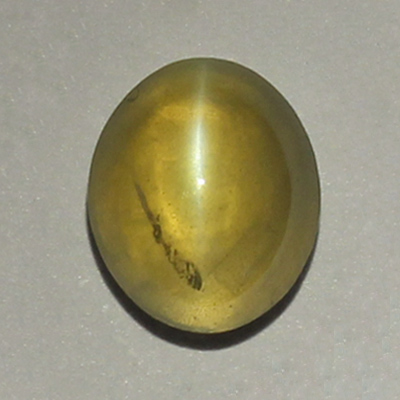 คริสโซเบริลตาแมวหรือไพฑูรย์ (Cat's eye Chrysoberyl) 2.17 กะรัต รูปร่างดี จากศรีลังกา
