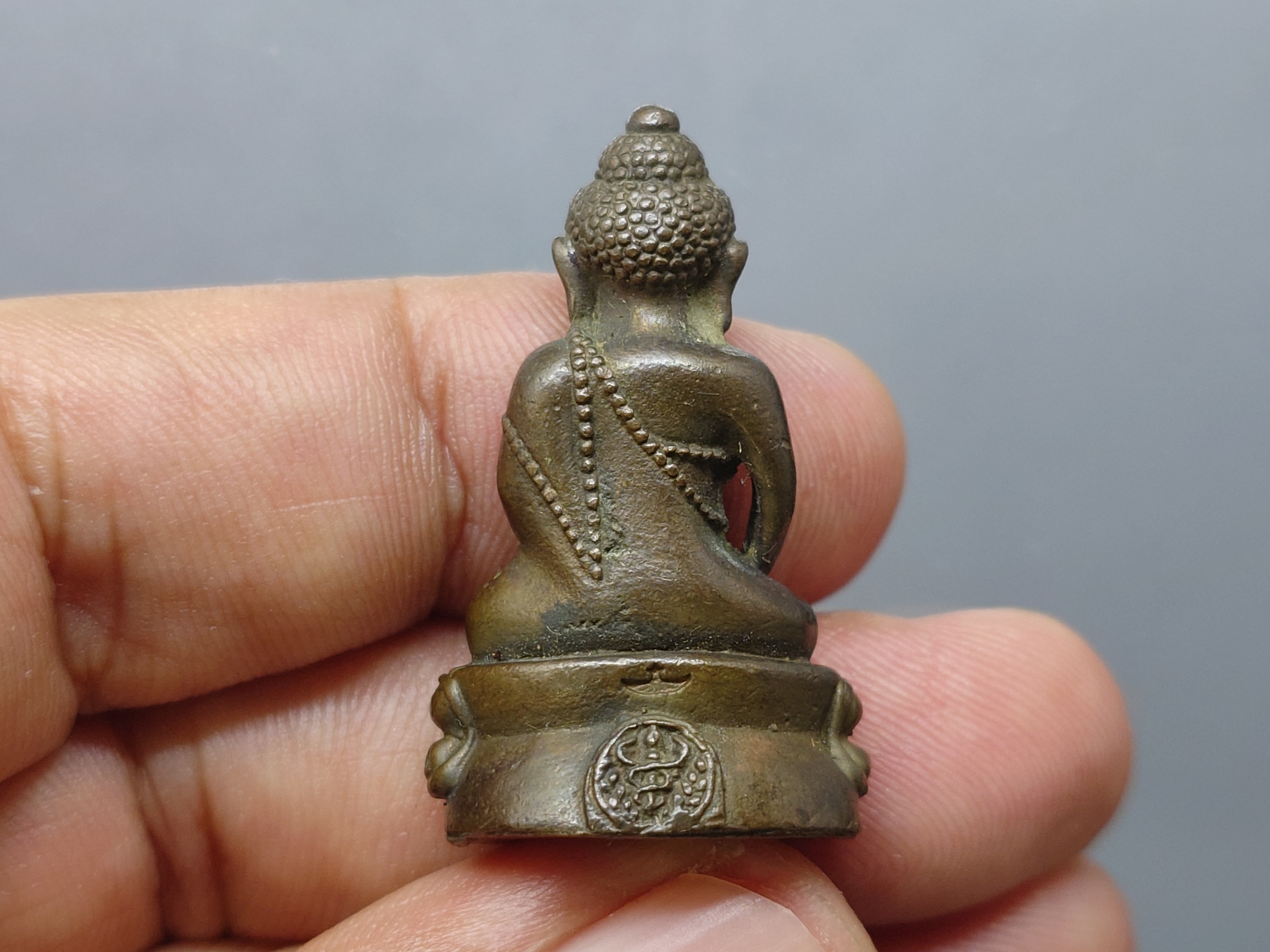 พระกริ่งคุ้มเกล้า (กริ่งศิรากาศ หน้าจีน ก้นถ้วย) เนื้อนวะโลหะ พ.ศ.2524 หายาก สภาพสวย พร้อมกล่องเดิม