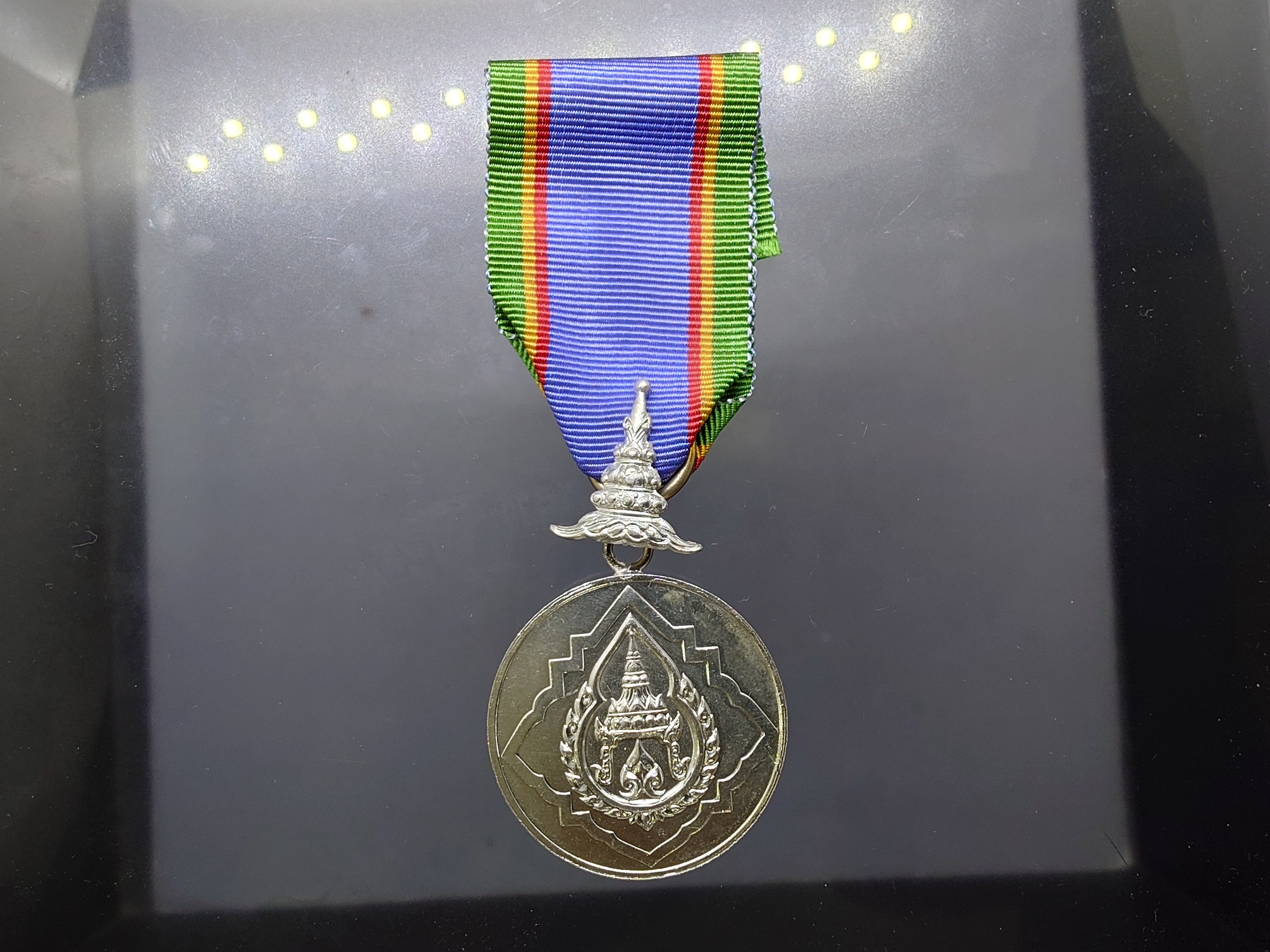 แพรแถบ เครื่องราชๆ มงกุฎไทย จปร เนื้อเงิน (แบบชาย) พร้อมกล่องเดิม