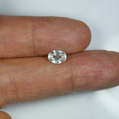เพทายสีขาว (White Zircon) 1.31 กะรัต รูปไข่