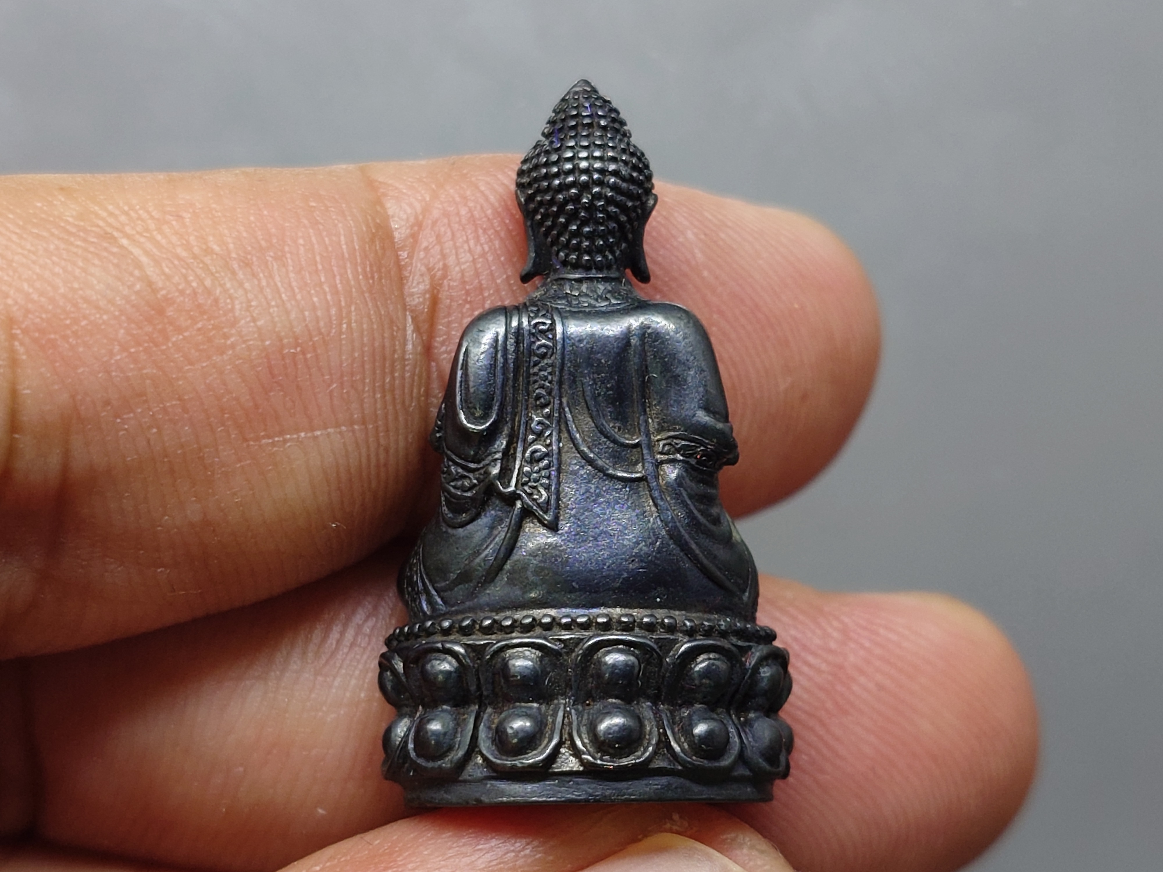 พระกริ่งยูไลฮุก โครงการพัฒนาบูรณะพระอุโบสถ วัดแก้วแจ่มฟ้า เนื้อนวะโลหะพิเศษผสมทองคำ (แจกเฉพาะกรรมการ) สร้างเนื่องในวาระ พระบาทสมเด็จพระเจ้าอยู่หัว ทรงครองสิริราชสมบัติครบ 50 ปี พ.ศ.2539 พร้อมกล่องเดิม