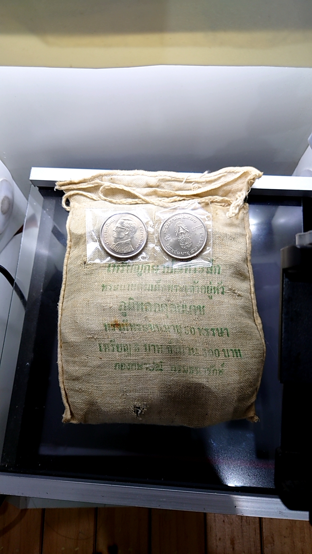 เหรียญยกถุง (100 เหรียญ)เหรียญ 5 บาท ที่ระลึก เจริญพระชนมายุครบ 50 พรรษา รัชกาลที่9 ปี 2520 ไม่ผ่านใช้