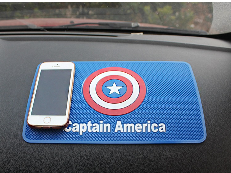MUISUNGSHOP แผ่นยางกันลื่นวางหน้ารถ Non-slip dash mat ลาย superhero