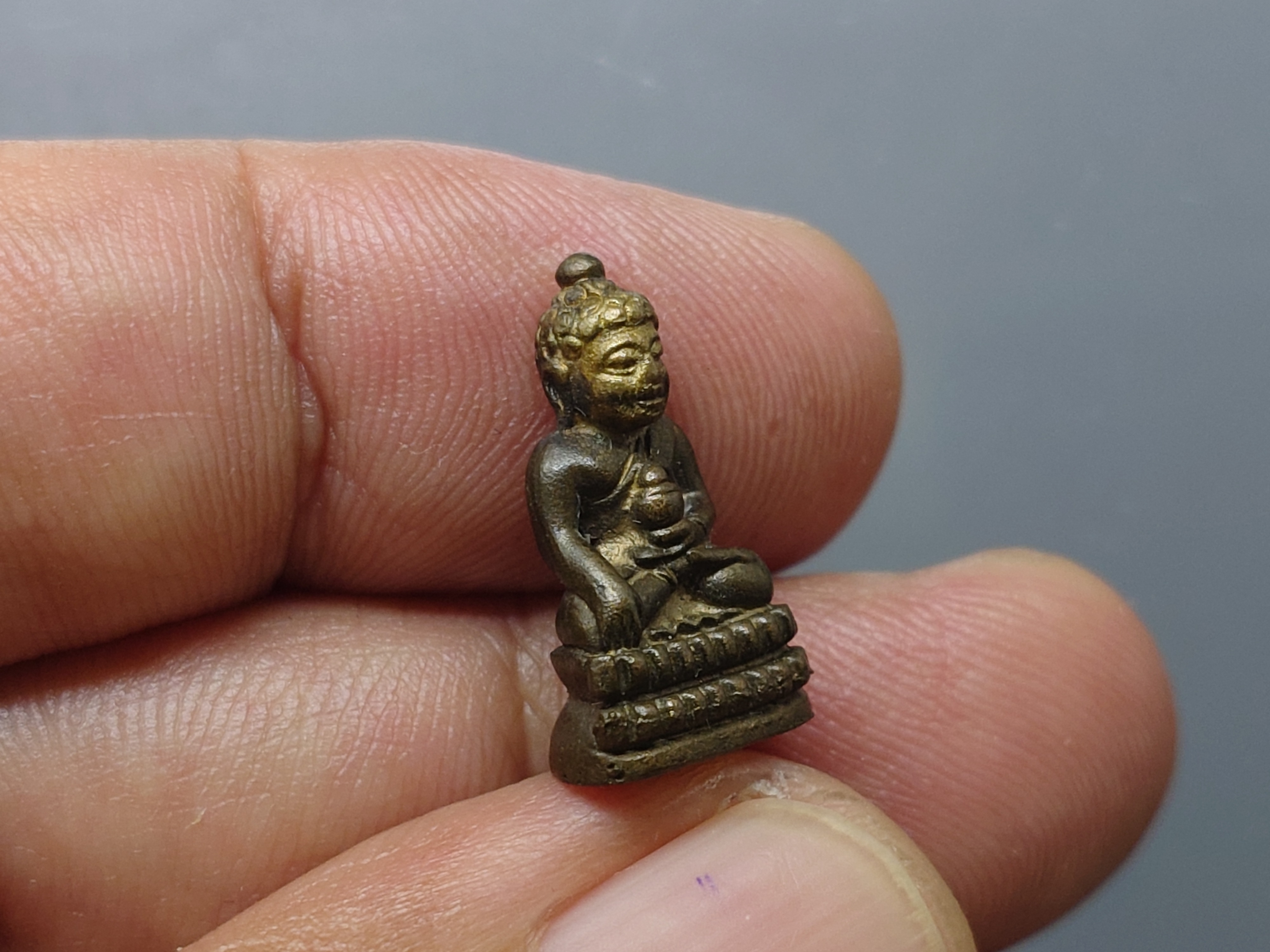 พระกริ่งยอดแก้ว สมเด็จพระพุทธโฆษาจารย์ (พุฒ) ประธานจัดสร้าง เนื้อนวะโลหะ วัดเกาะแก้วอรุณคาม (สายวัดสุทัศน์) ปี2545 พร้อมกล่องเดิม นิยม หายาก สร้างน้อย