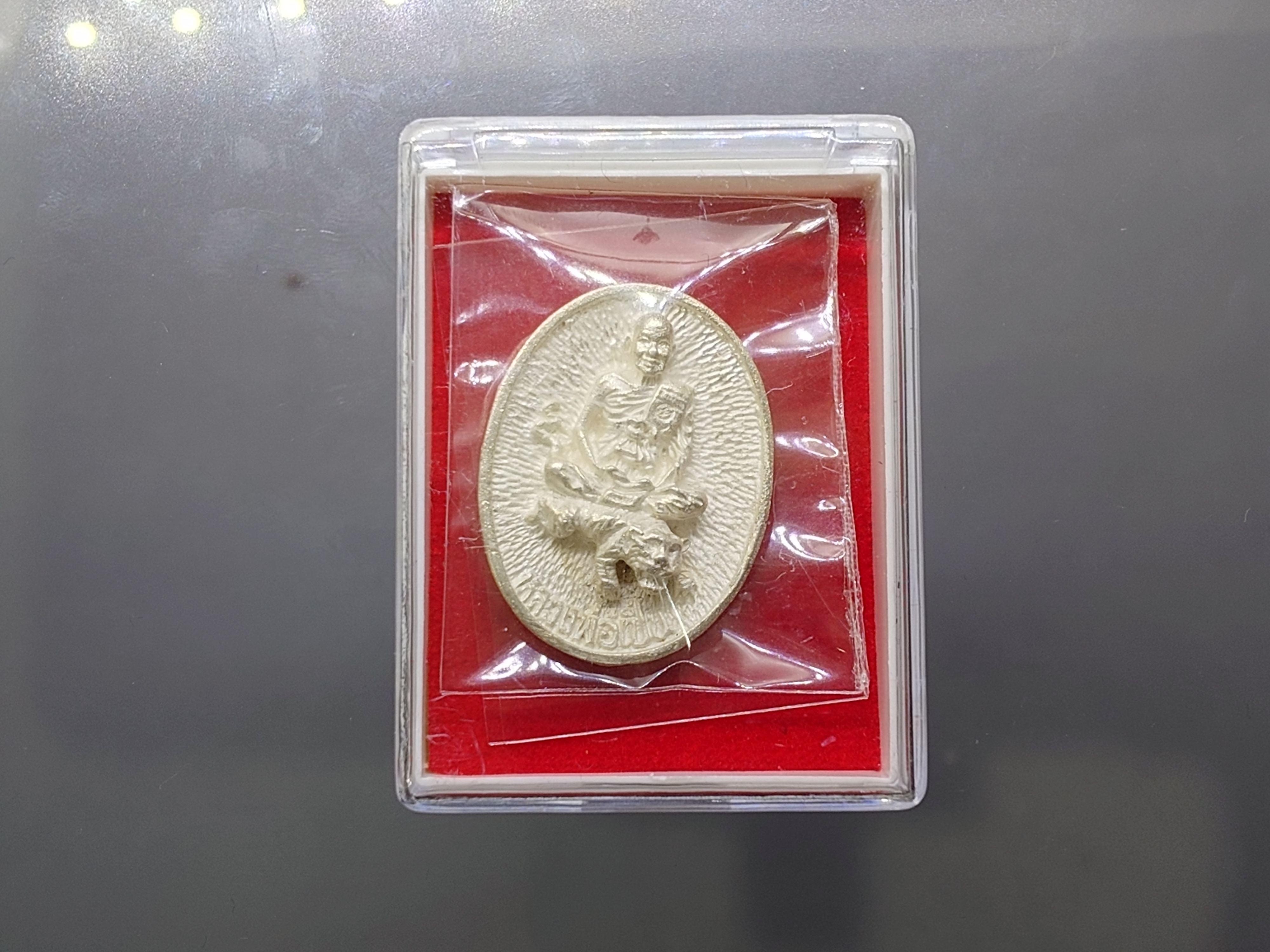 หลวงพ่อเปิ่น นั่งเสือ หลังยันต์นะมหาเศรษฐี รุ่นมหาเศรษฐี หล่อโบราณ เนื้อเงิน ขนาดสูง 3 ซ.ม. วัดบางพระ นครปฐม ปี2534