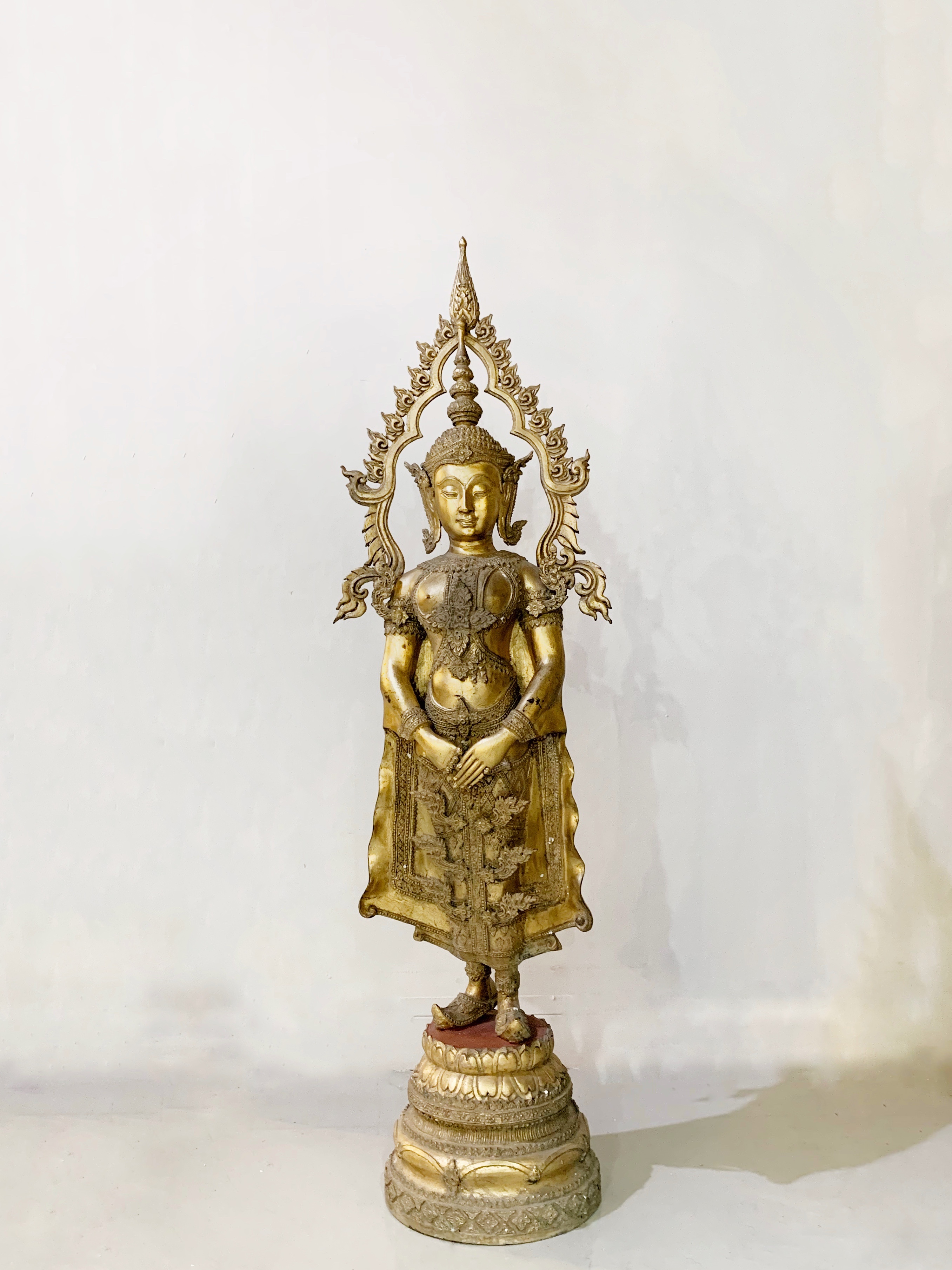 พระพุทธรูปทรงเครื่องกษัตริย์ ปางถวายเนตร สูง 52" วัดกษัตราธิราชวรวิหาร จ.อยุธยา