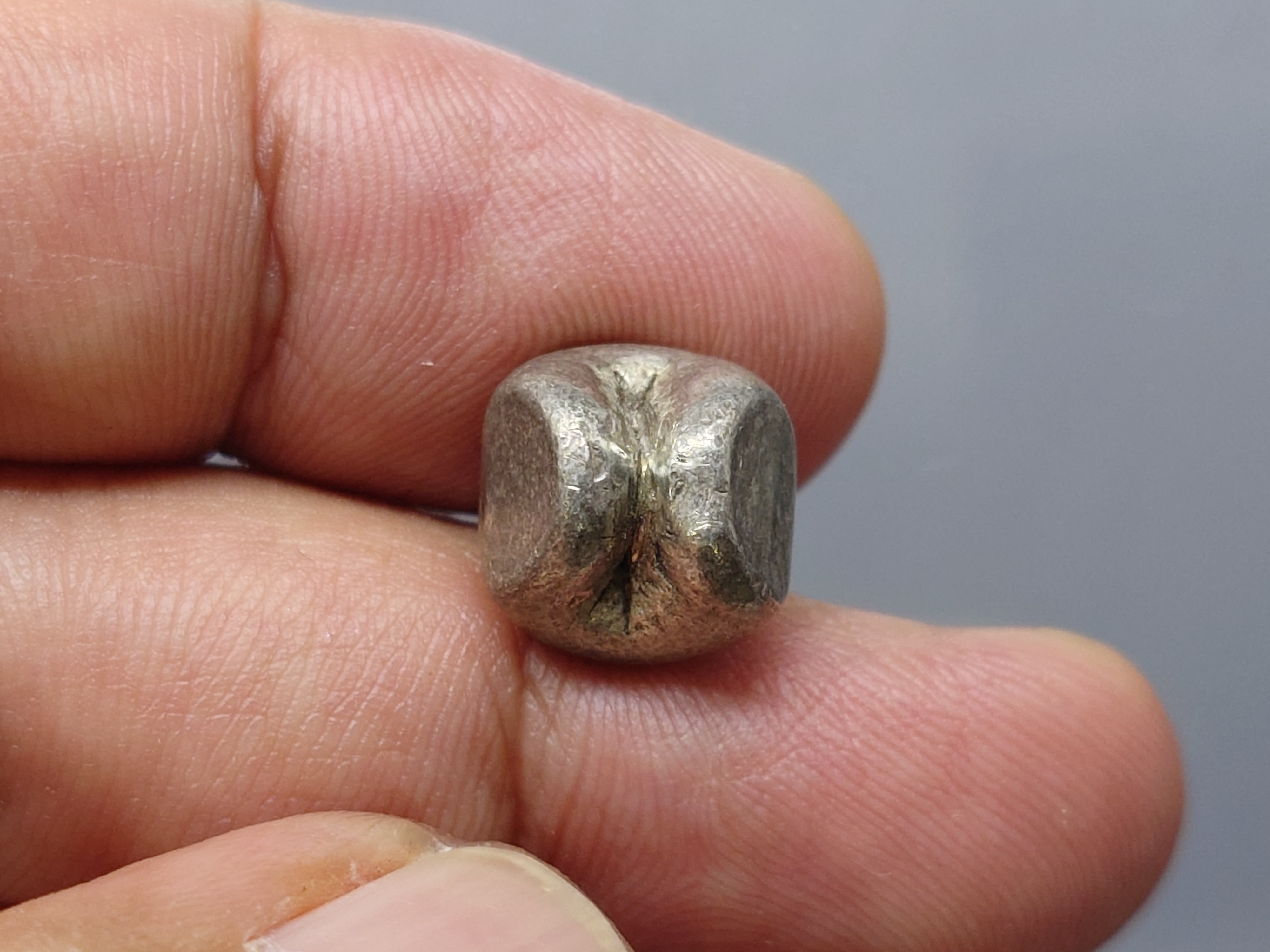 พดด้วง ขนาด 2 สลึง ตราพระแสงจักร - ปราสาท สมัยรัชกาลที่3 ปี2367 ขนาดหายาก สภาพสวย